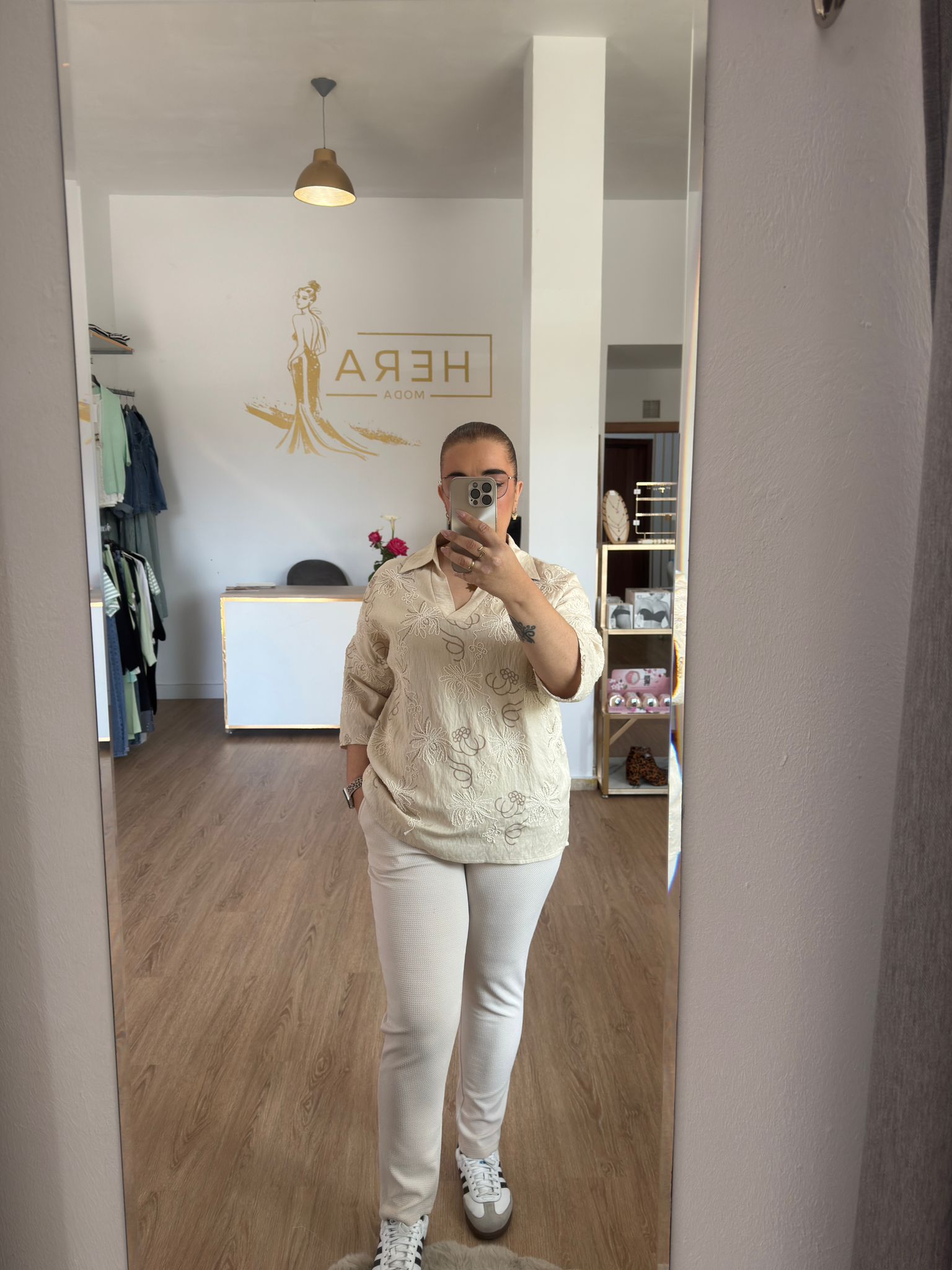 Blusa estilo boho  con bordado floral / Varios colores