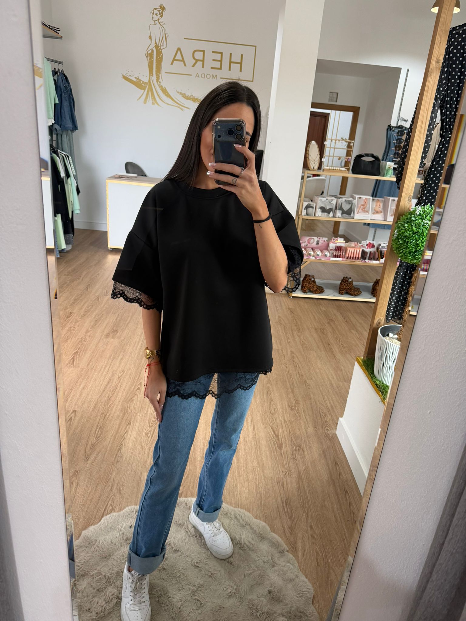 Camiseta Algodón con Detalle de Encaje - Estilo casual chic