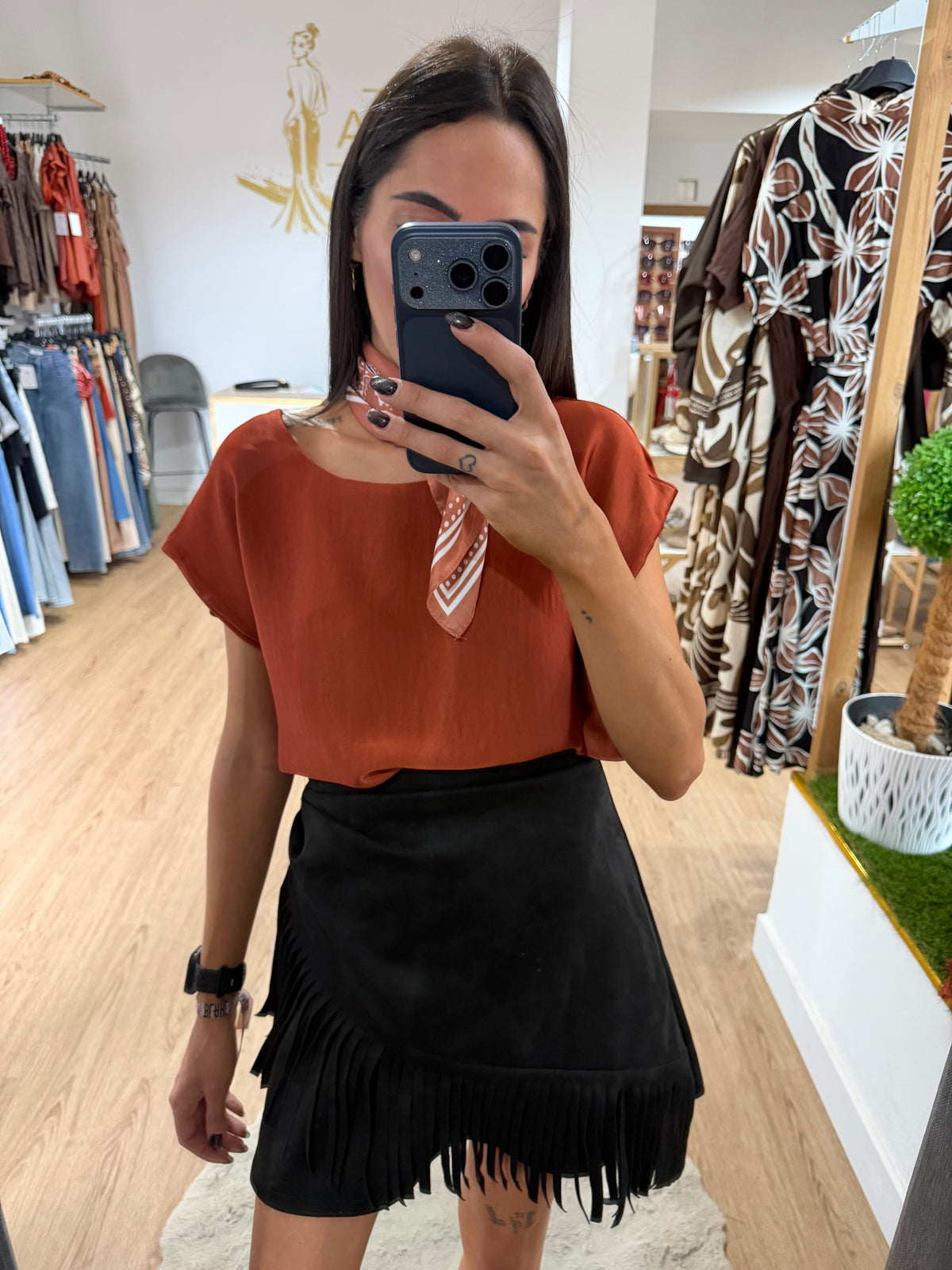 Blusa Satinada sin Mangas Cuello Redondo / Top Fluido Satén Varios Colores
