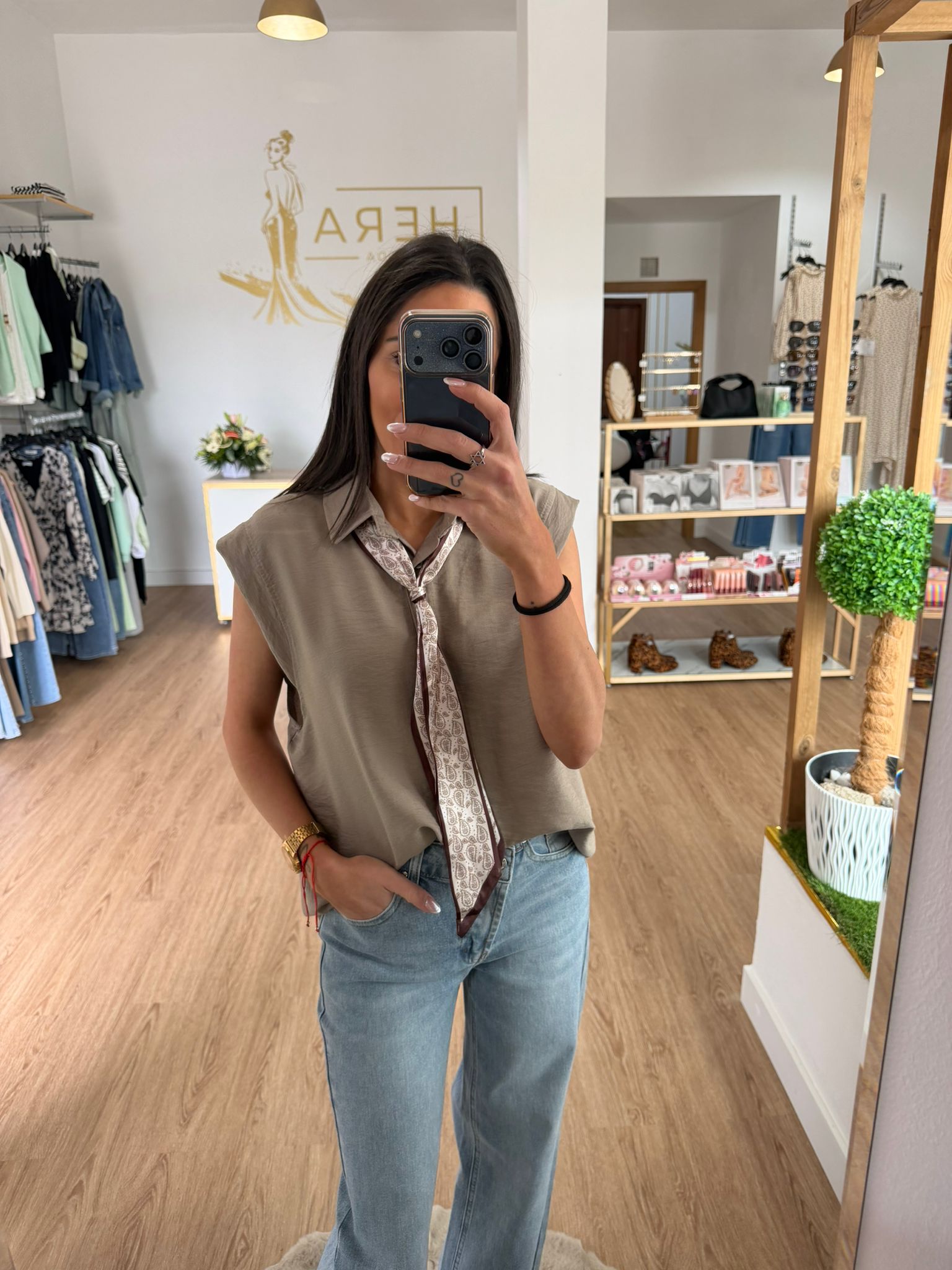 Blusa Sin Mangas con Textura y Detalle de Corbata - 2 colores