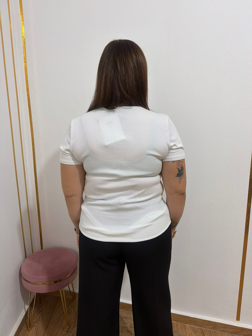 Camiseta Lencera de Manga Corta con Detalle de Encaje – Elegancia y Confort