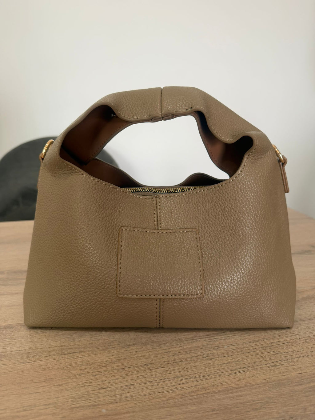 Bolso de Mano Hobo Minimalista | Diseño Asa Rígida
