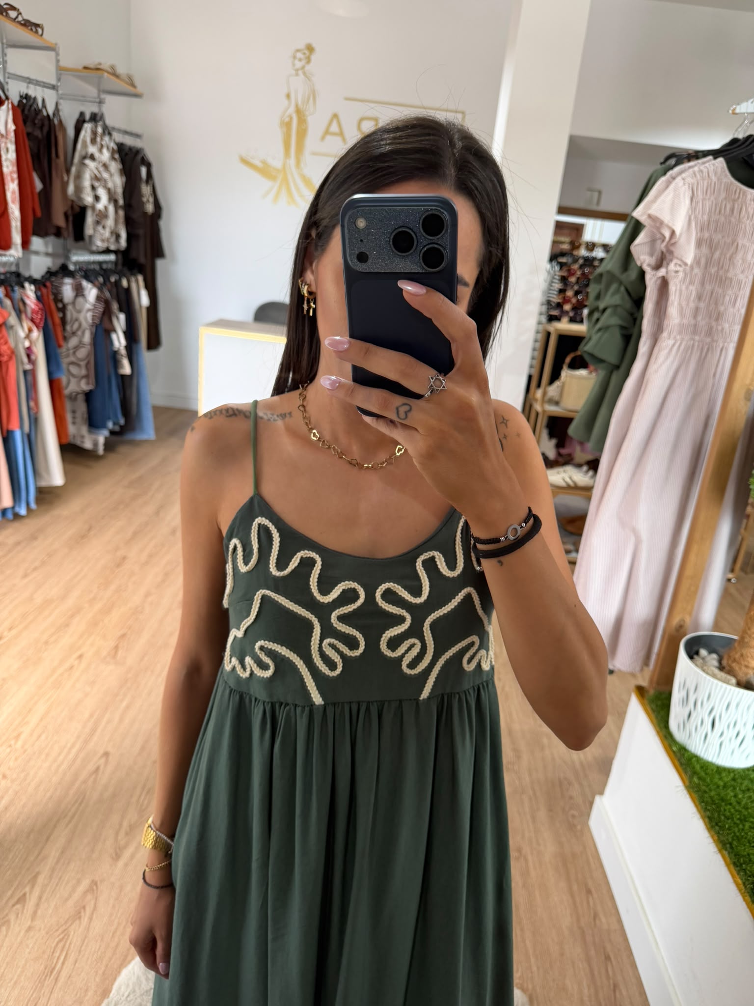 Vestido maxi boho con bordados en relieve / Vestido largo de tirantes corte imperio