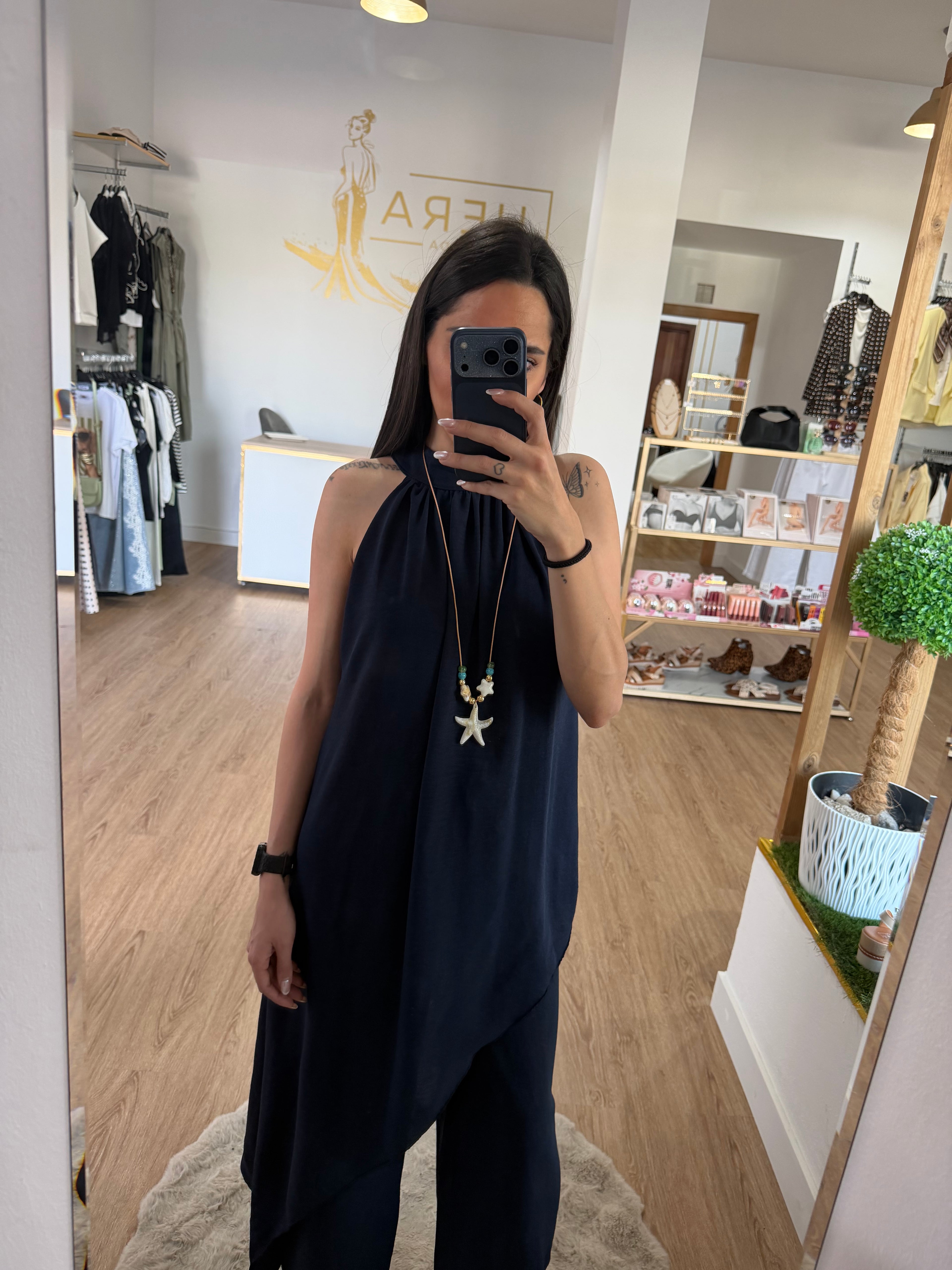 Conjunto Dos Piezas de Blusa Asimétrica Halter y Pantalón Fluido