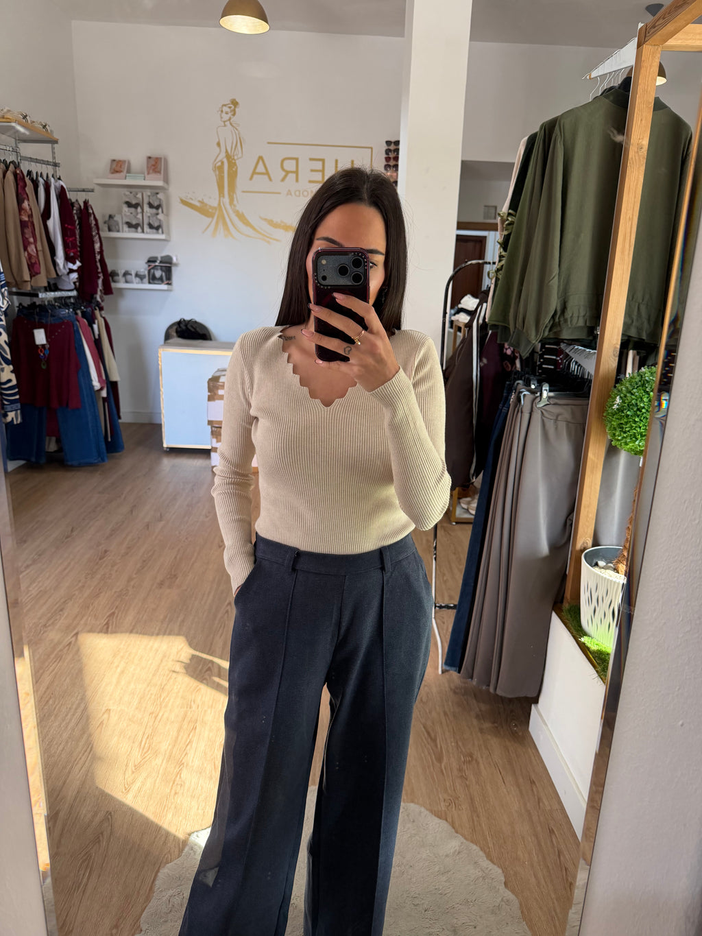 Pantalón Fluido de Pierna Ancha con Costura central y Cintura Elástica