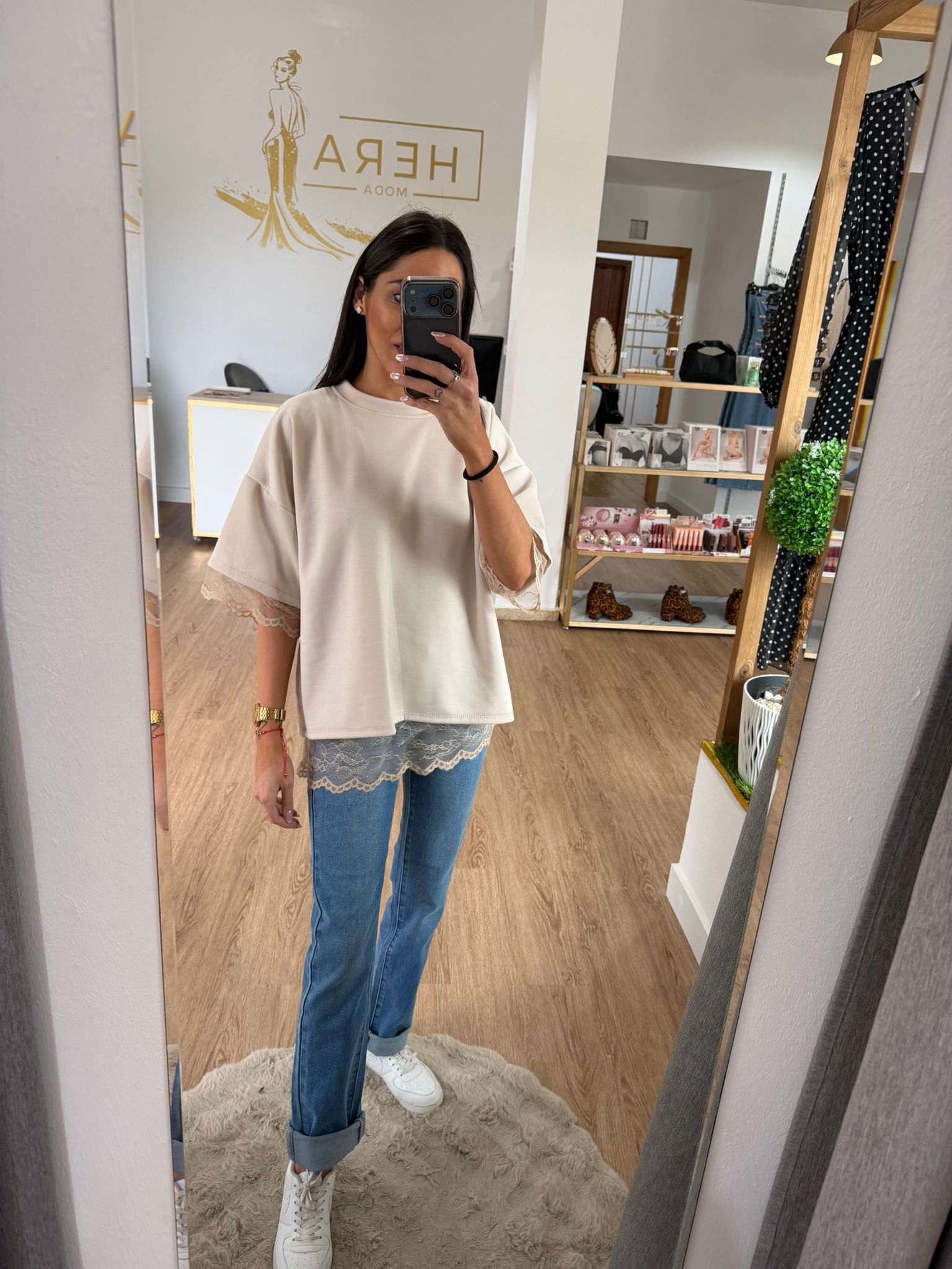 Camiseta Algodón con Detalle de Encaje - Estilo casual chic