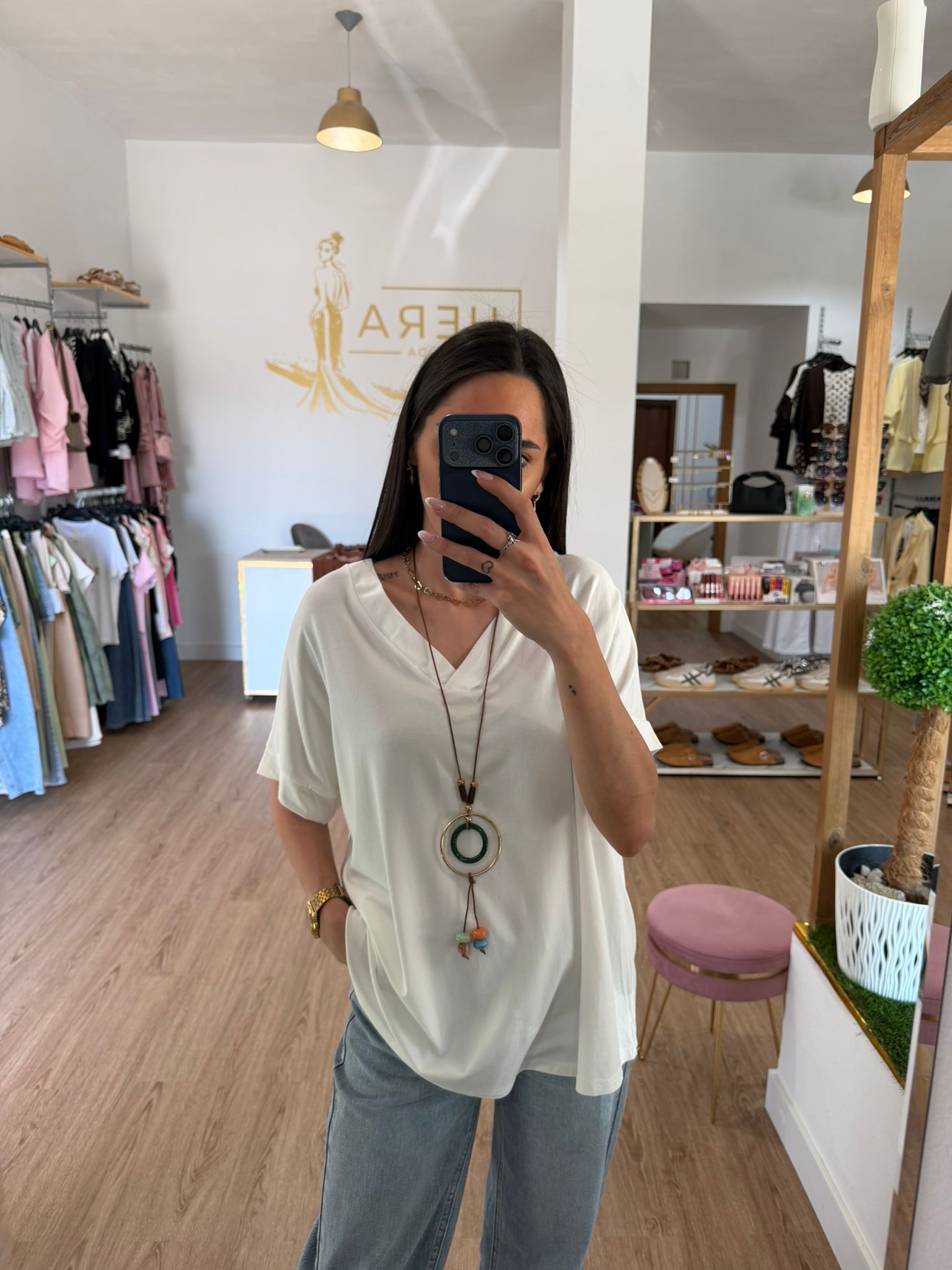 Camiseta Fluida Oversize Cuello en Pico / Top Holgado Básico con Manga Caída