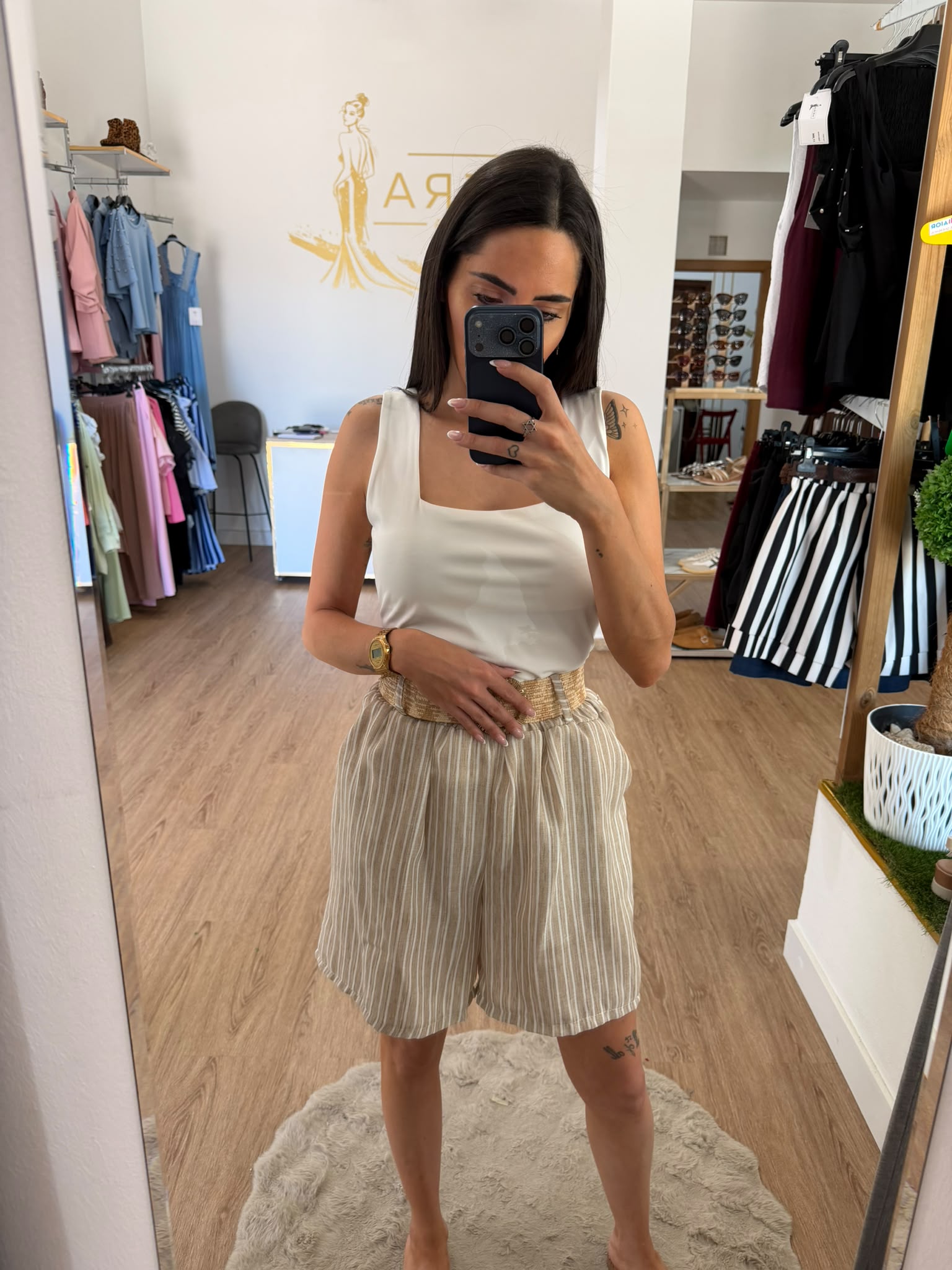 Short Bermuda Fluido de Rayas Con Cinturón de Rafia / Pantalón Corto Tiro Alto Textura Lino