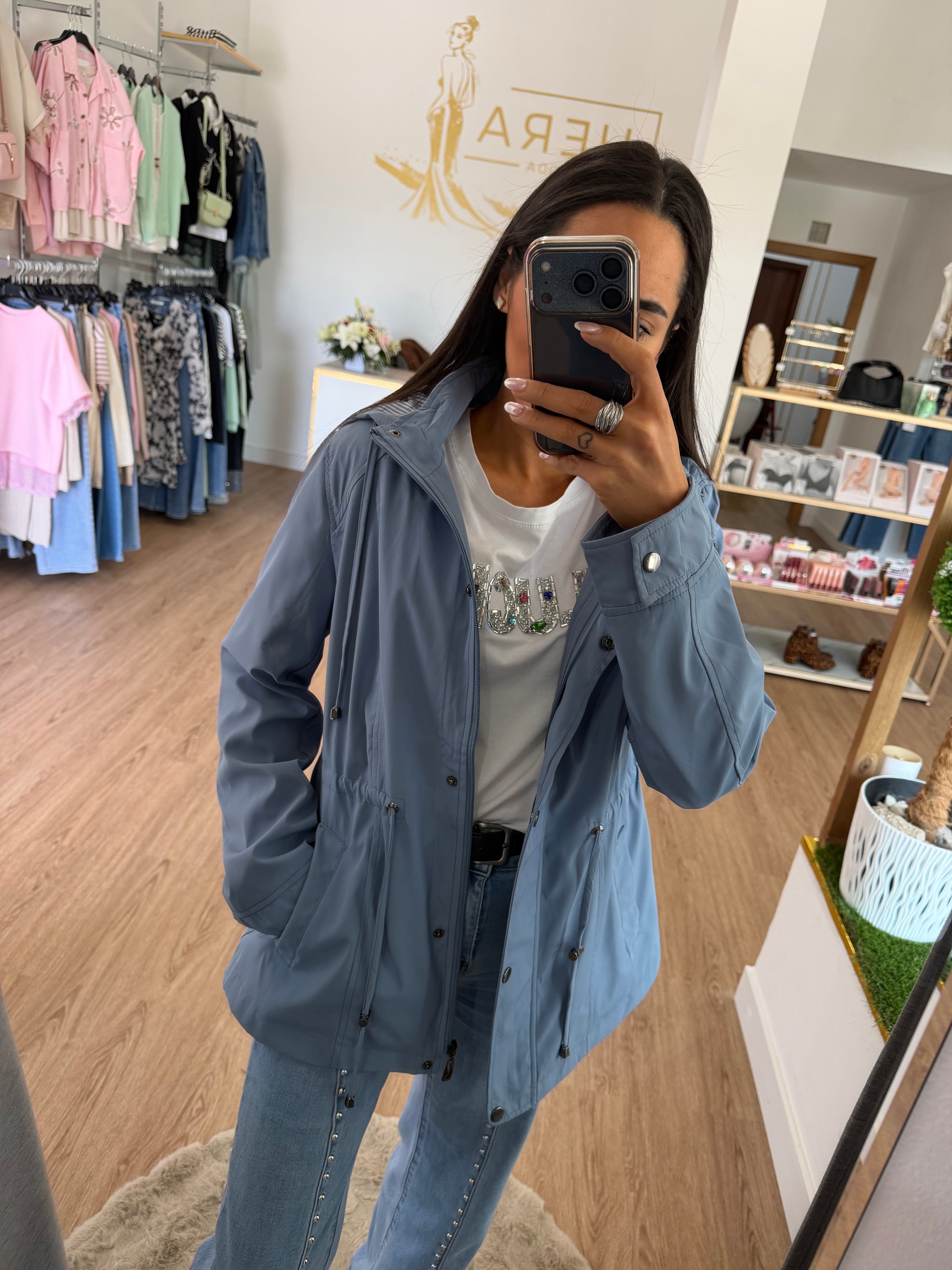 Parka Ligera con Capucha y Cintura Ajustable - Estilo Funcional