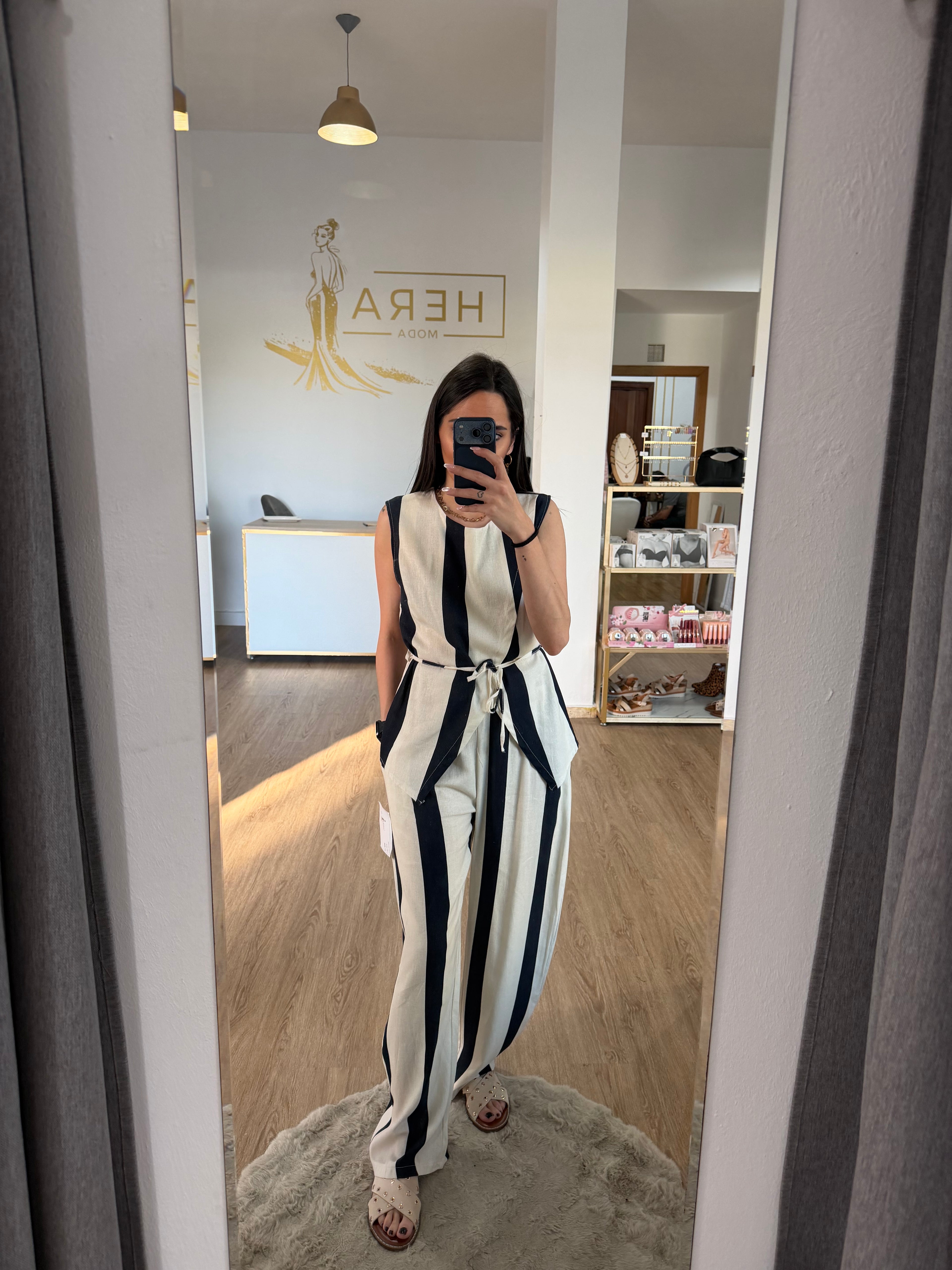 Pantalón Palazzo de Rayas Verticales - Estilo Fluido y Atemporal