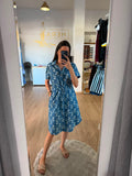 Vestido Camisero Denim Flores con Cintura Ajustable / Vestido Midi Floreado