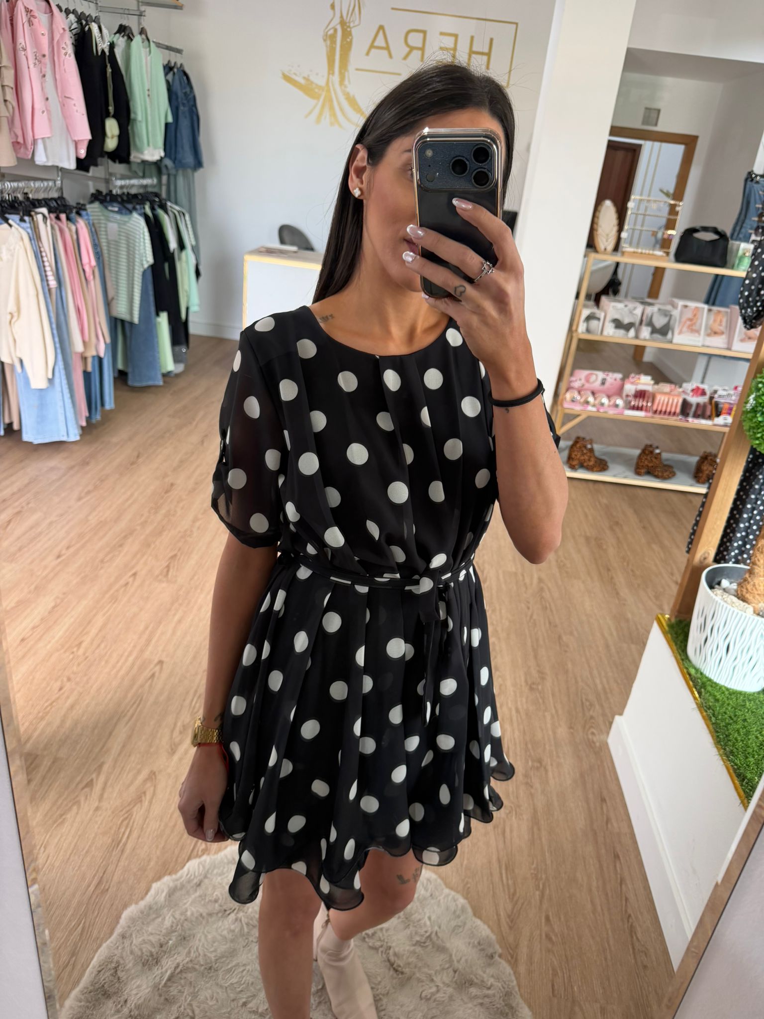 Vestido Corto de Lunares con Vuelo y Cinturón - Estilo Coquette y Divertido