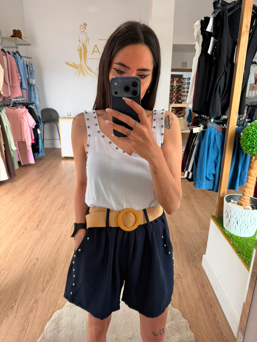 Short fluido tiro alto con apliques laterales y cinturón de rafia / Pantalón corto verano