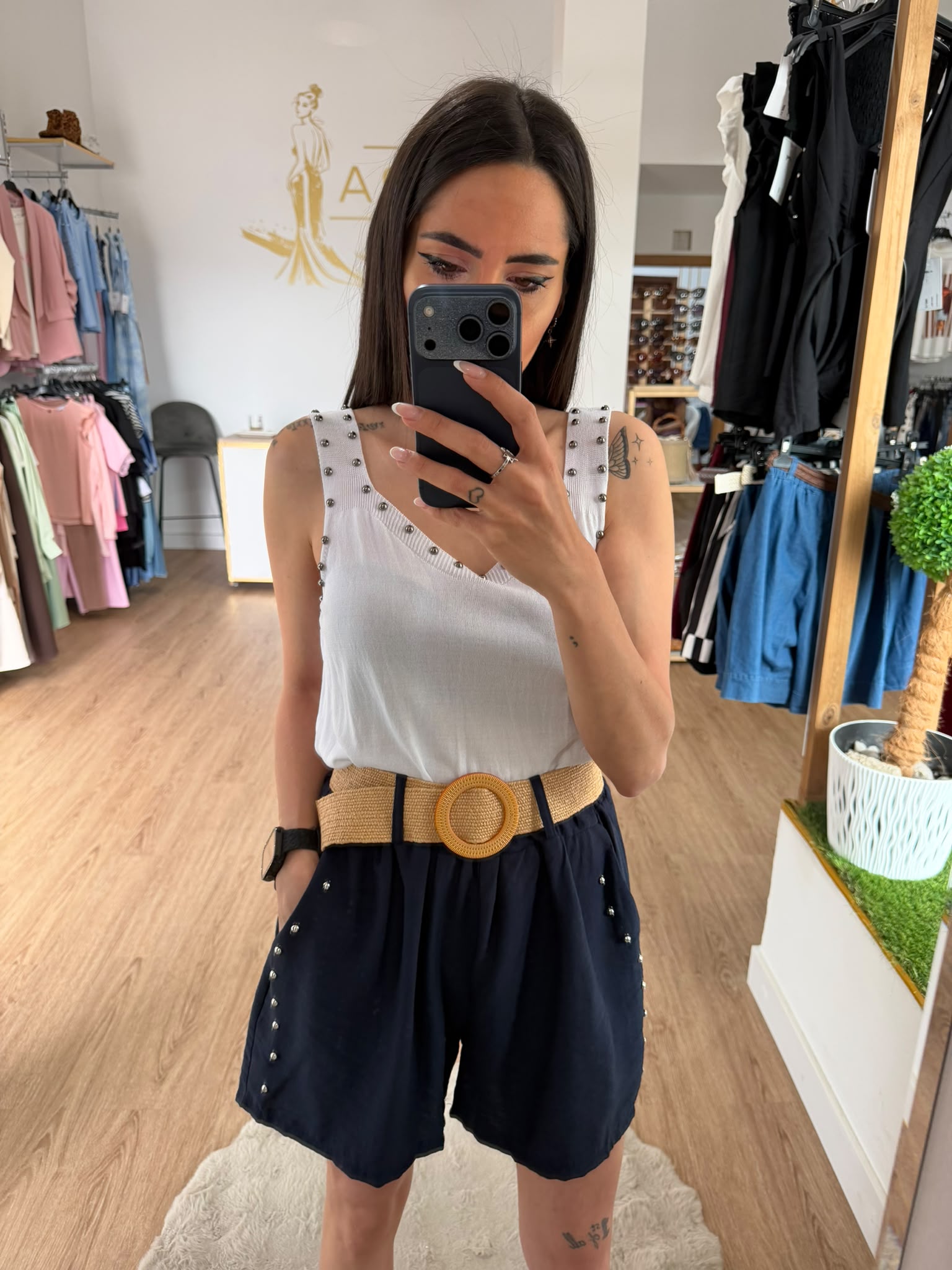 Short fluido tiro alto con apliques laterales y cinturón de rafia / Pantalón corto verano