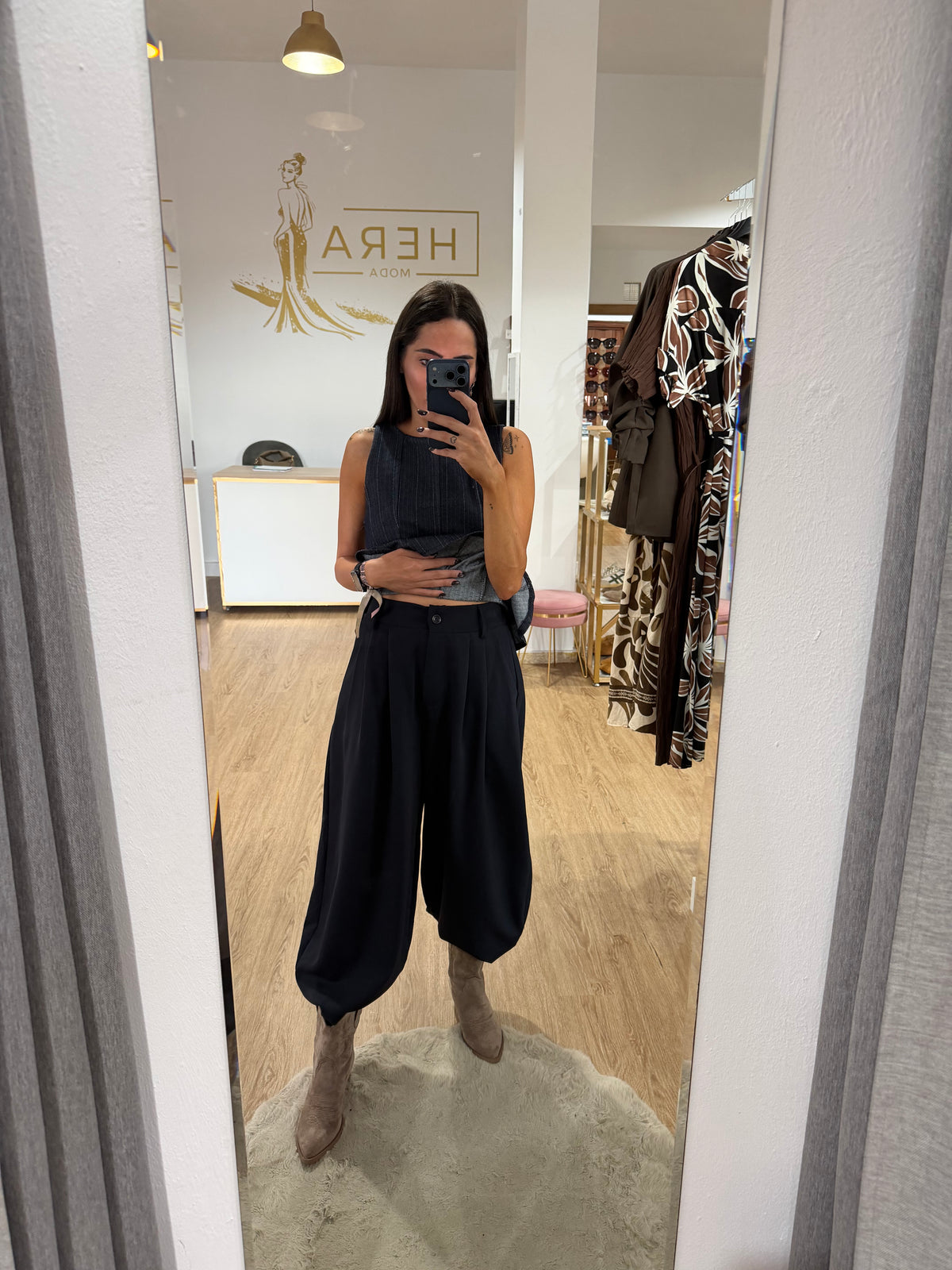 Pantalón Bombacho con Pinzas y Puño Elástico / Beige y Marino
