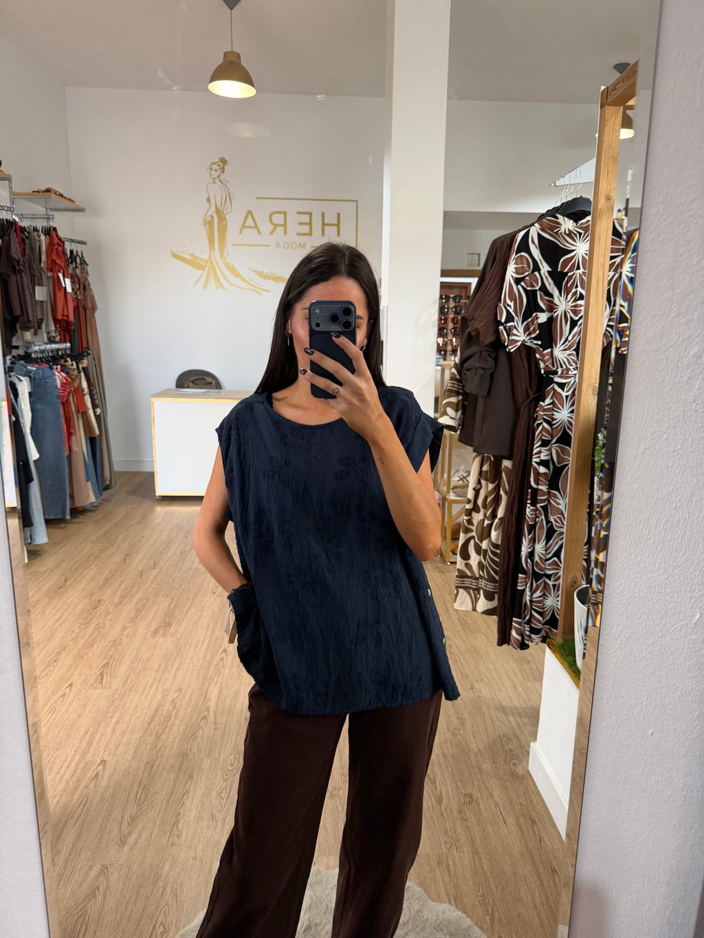 Blusa Fluida Bordada con Volantes / Top de Algodón con botones laterales