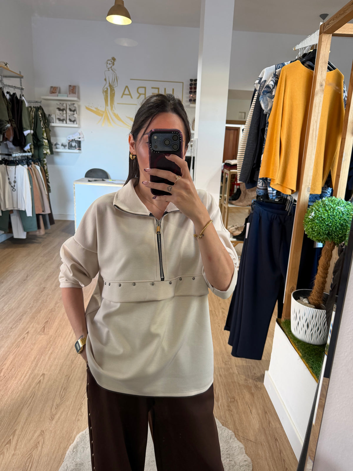 Sudadera Fluida Con Cremallera y Detalle de Tachuelas