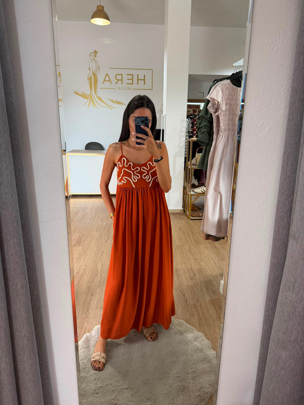 Vestido maxi boho con bordados en relieve / Vestido largo de tirantes corte imperio
