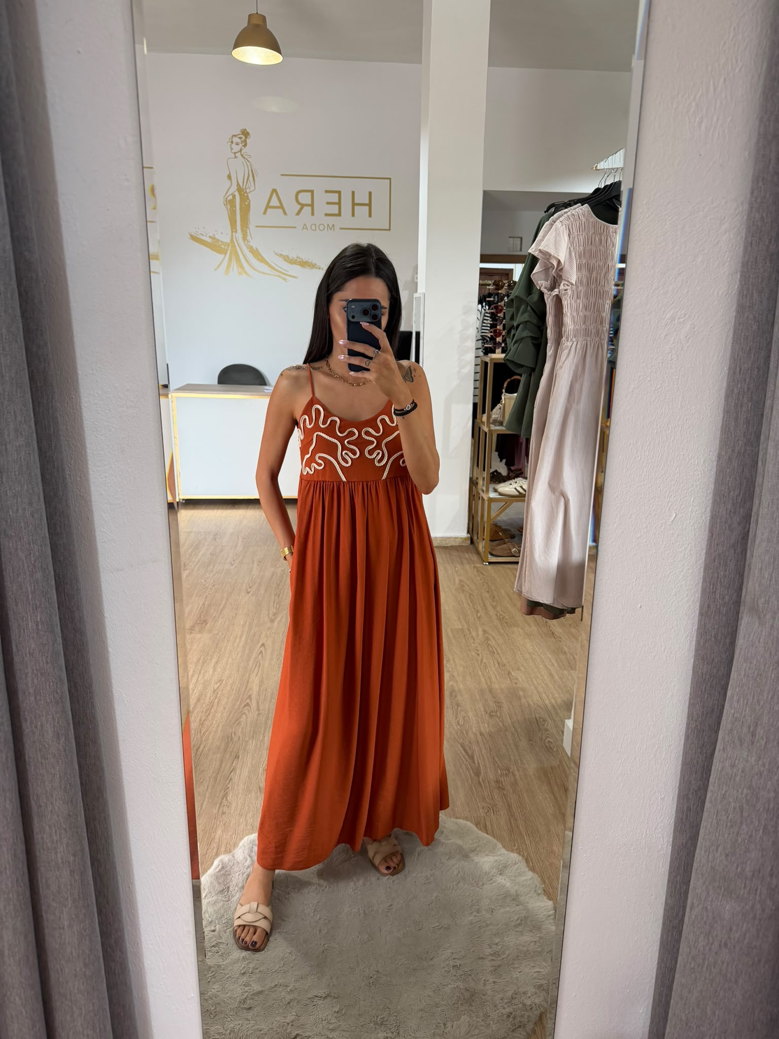 Vestido maxi boho con bordados en relieve / Vestido largo de tirantes corte imperio