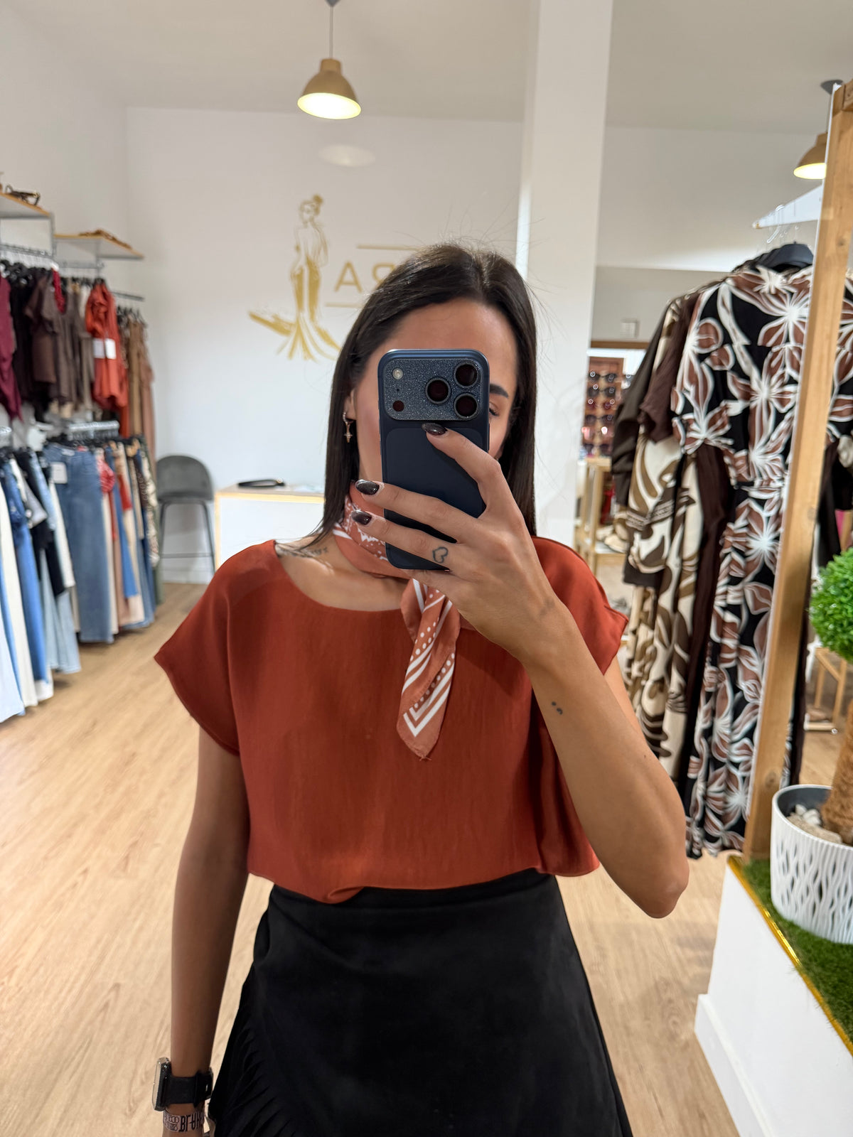 Blusa Satinada sin Mangas Cuello Redondo / Top Fluido Satén Varios Colores