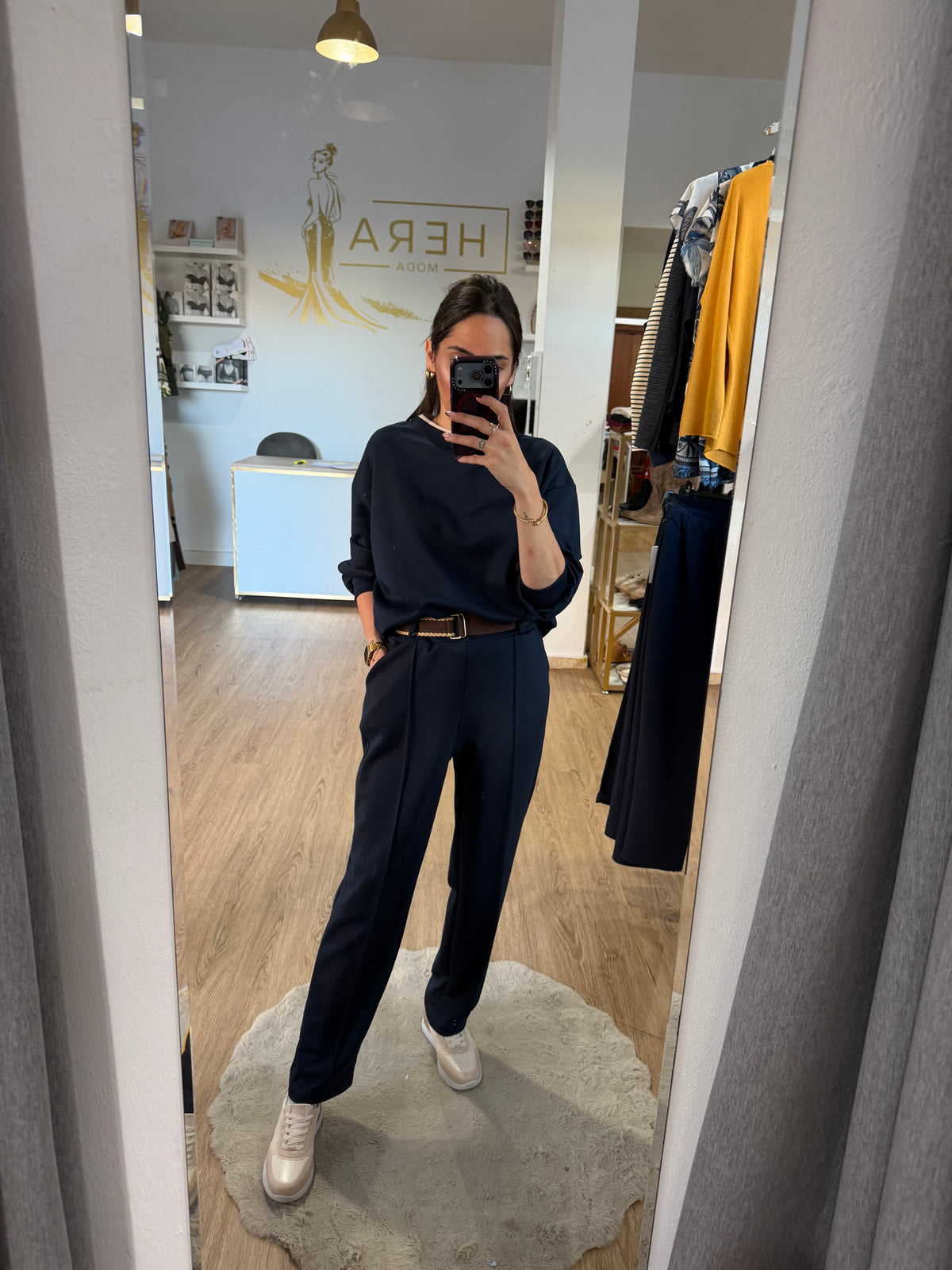 Pantalón Fluido de Pinzas con Raya Central y Cinturón