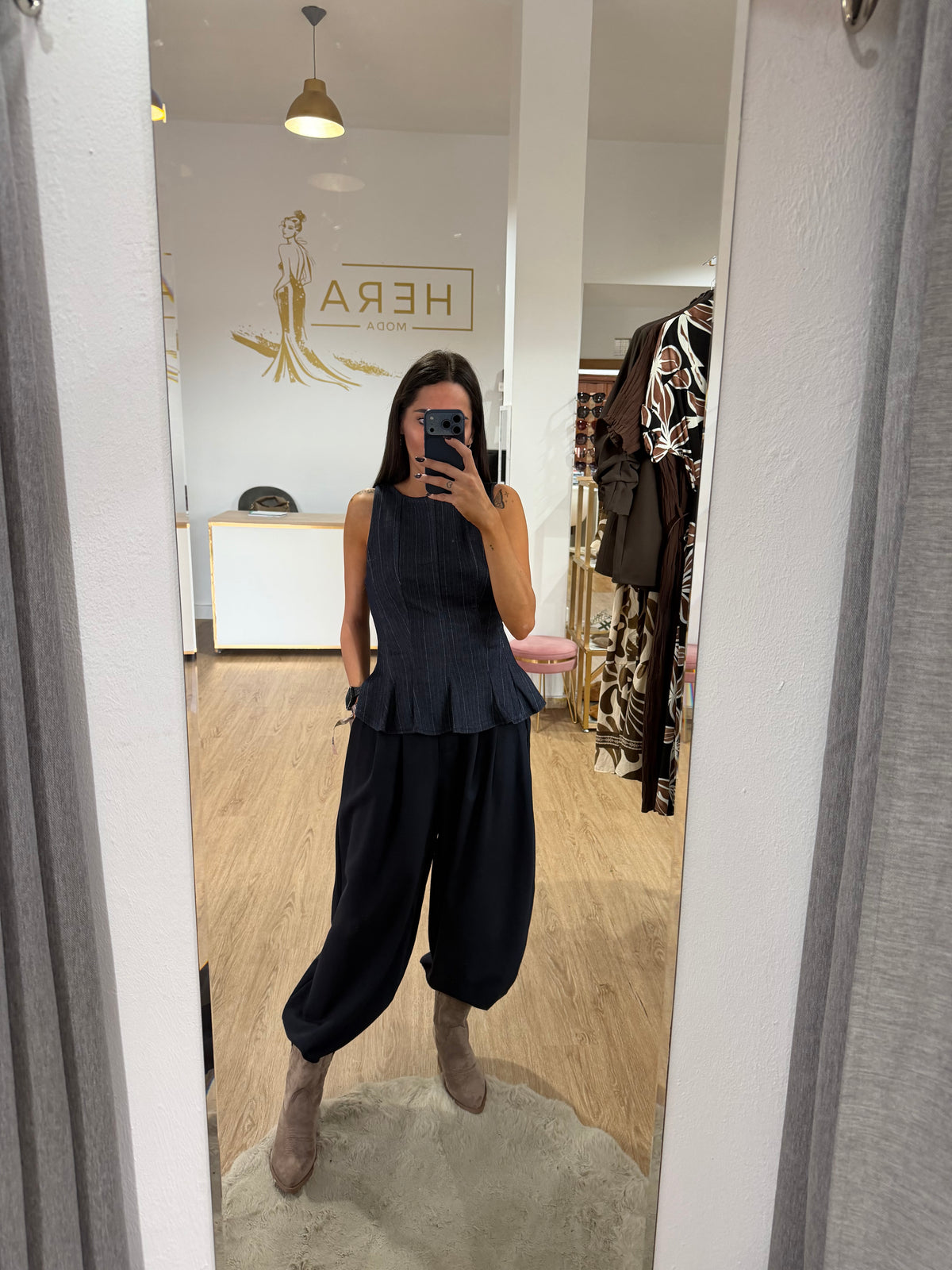 Pantalón Bombacho con Pinzas y Puño Elástico / Beige y Marino