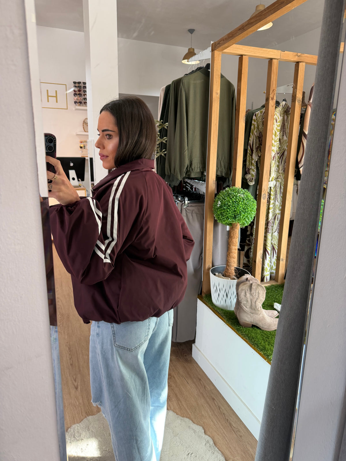 Chaqueta Bomber Estilo Deportivo con Bandas Laterales y Cuello Perkins
