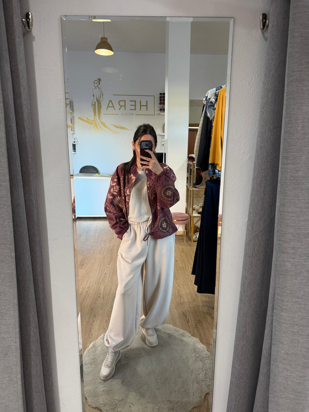 Pantalón Jogger Fluido con Tachuelas Laterales y Bajo con Puño