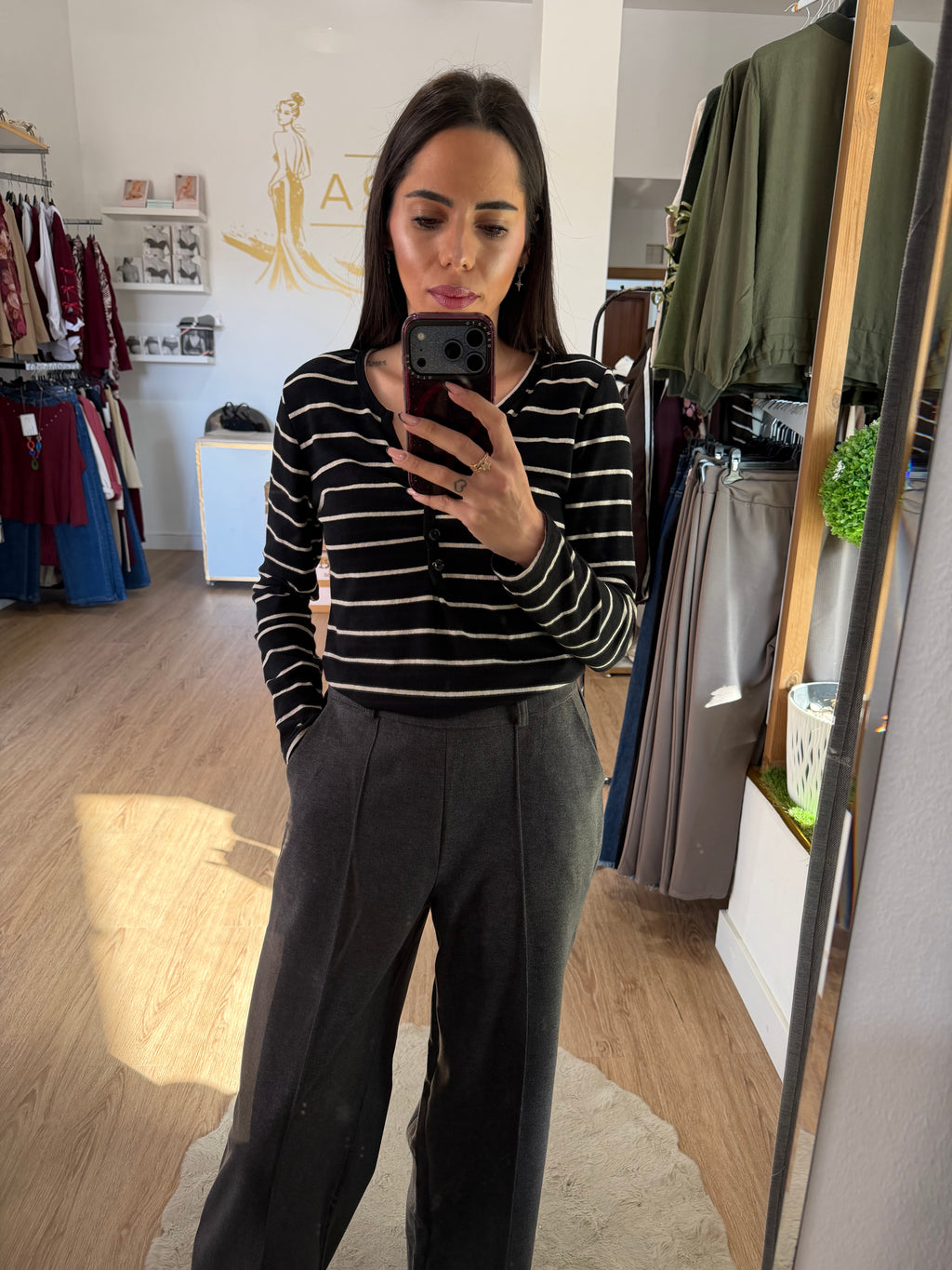 Pantalón Fluido de Pierna Ancha con Costura central y Cintura Elástica