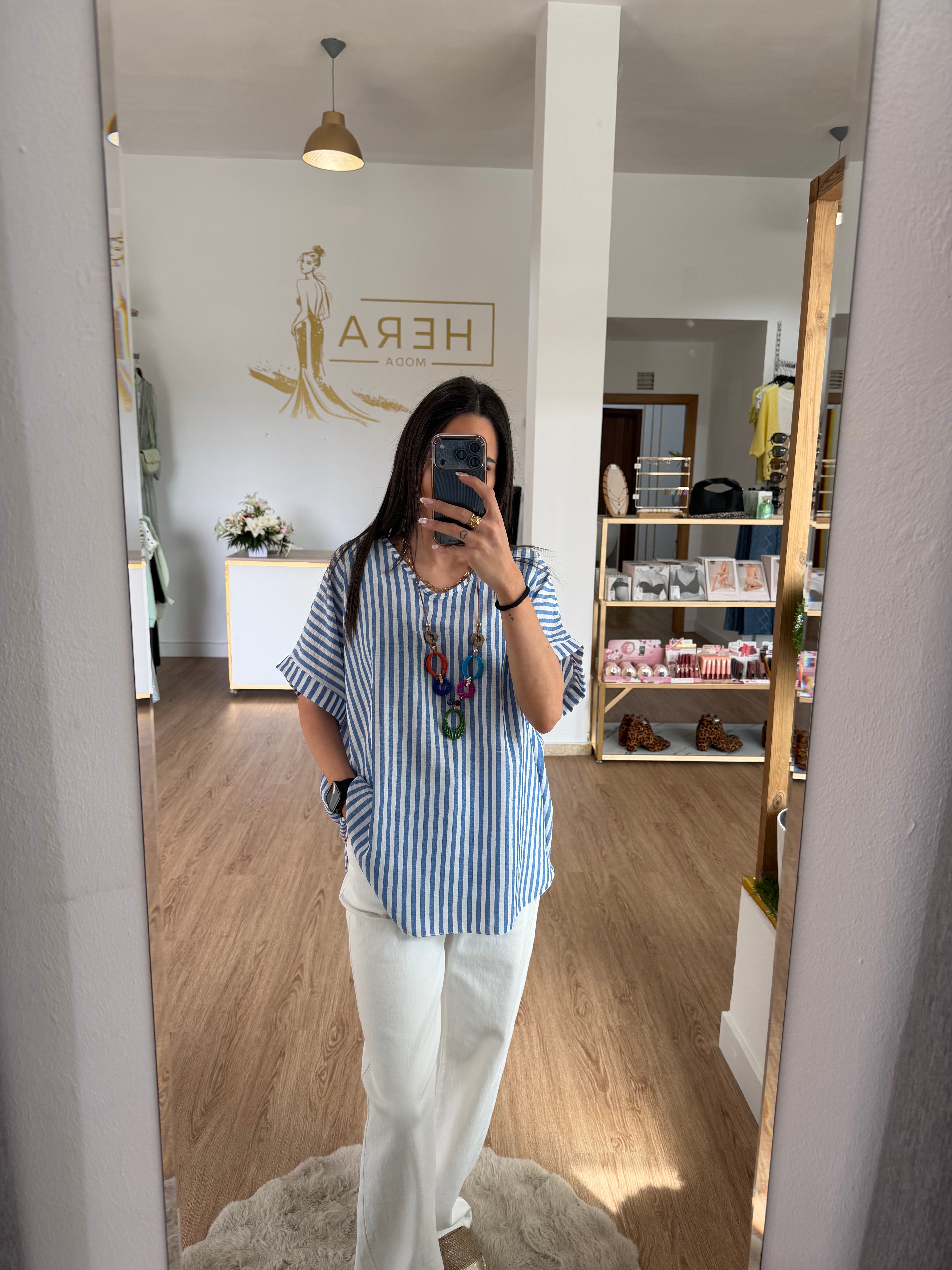 Blusa Fluida de Rayas con Escote en V y Collar Incluido - 2 Colores