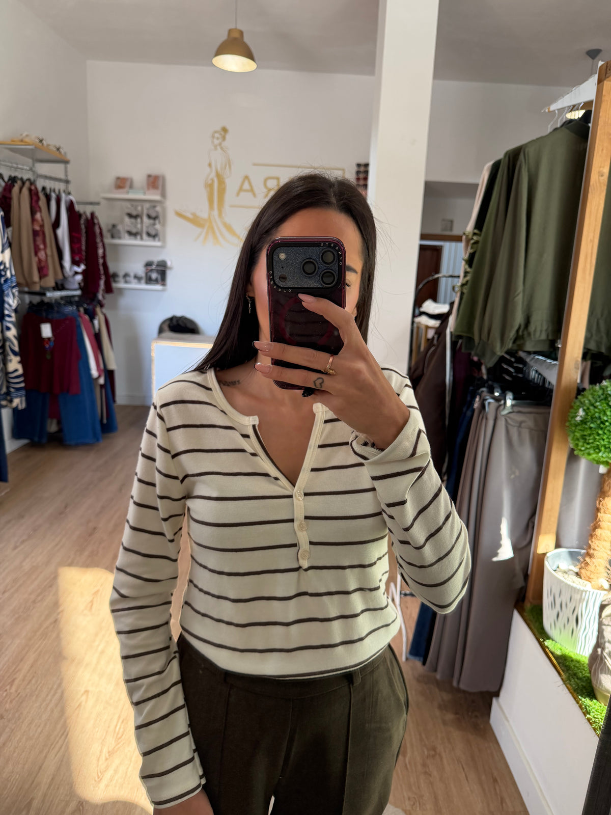 Camiseta de Punto Fino a Rayas con Escote en v y Botones