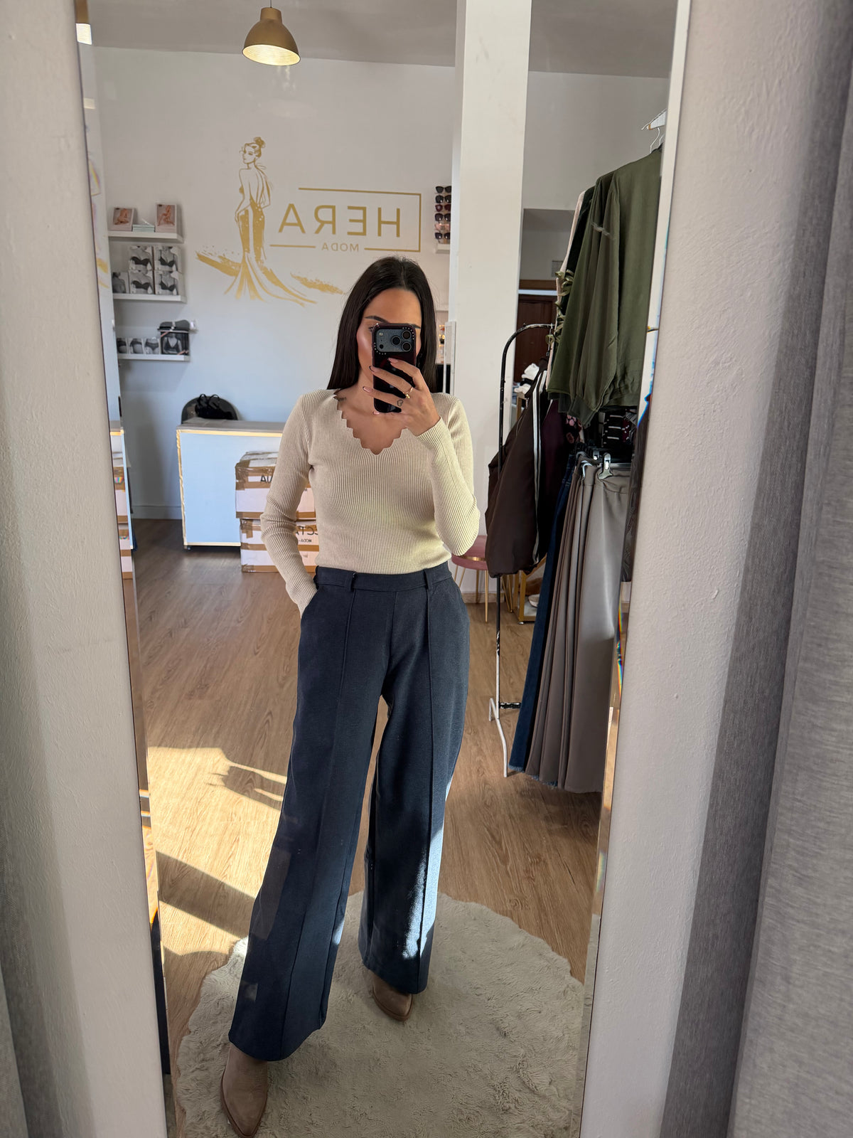 Pantalón Fluido de Pierna Ancha con Costura central y Cintura Elástica