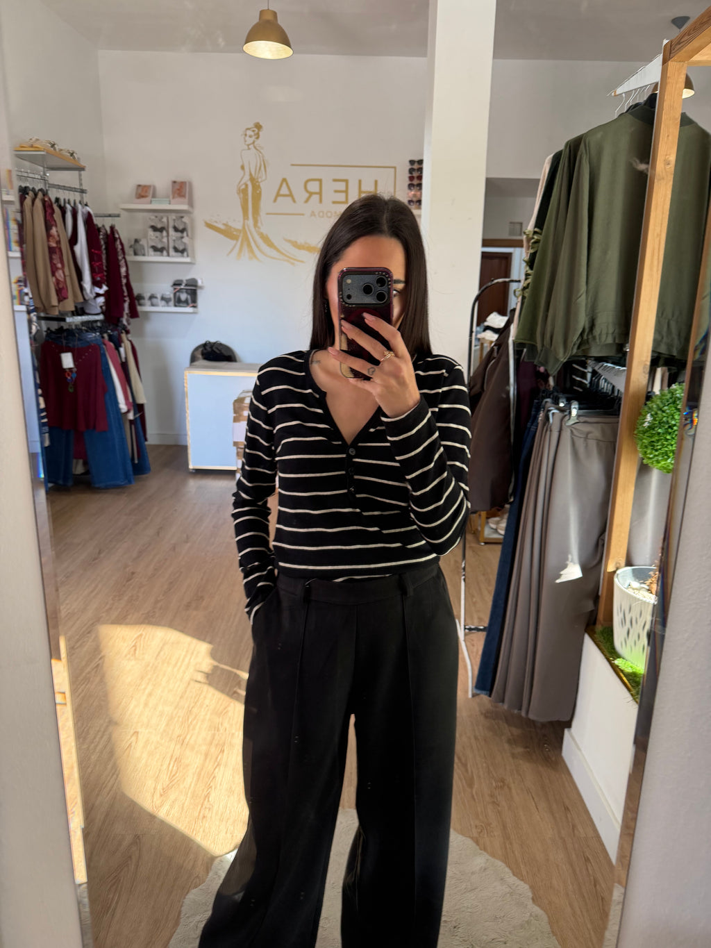 Pantalón Fluido de Pierna Ancha con Costura central y Cintura Elástica