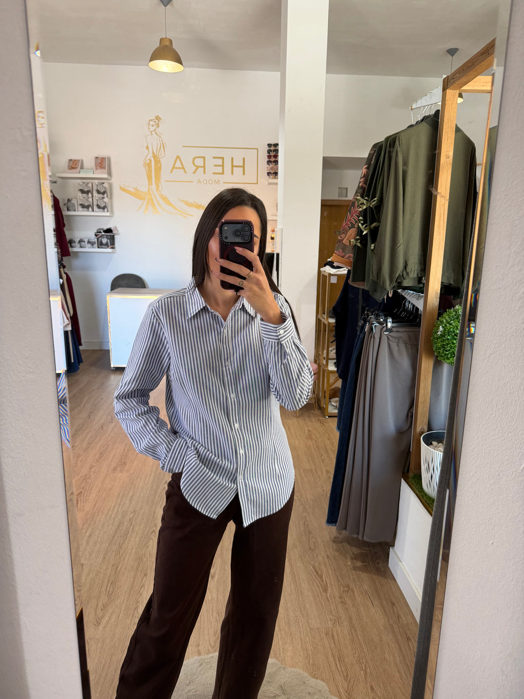 Camisa Clásica a Rayas Verticales con Manga Regulable