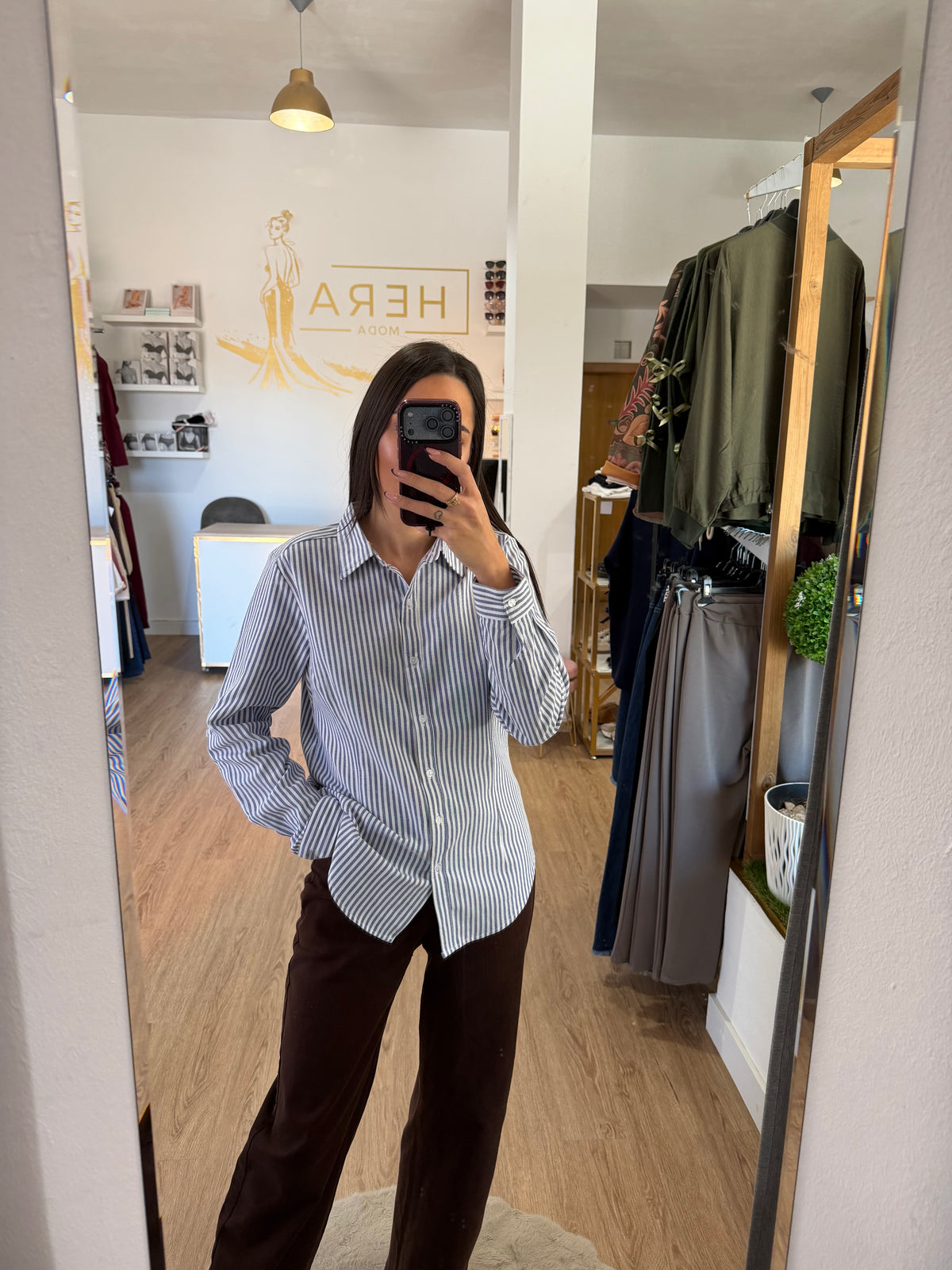 Camisa Clásica a Rayas Verticales con Manga Regulable