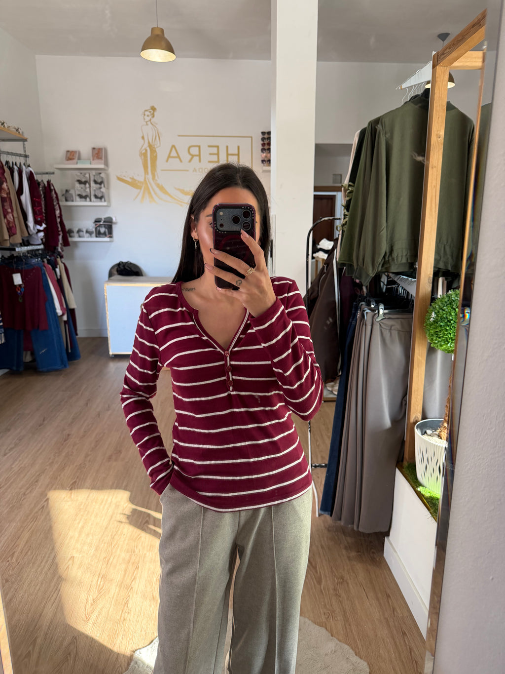 Camiseta de Punto Fino a Rayas con Escote en v y Botones