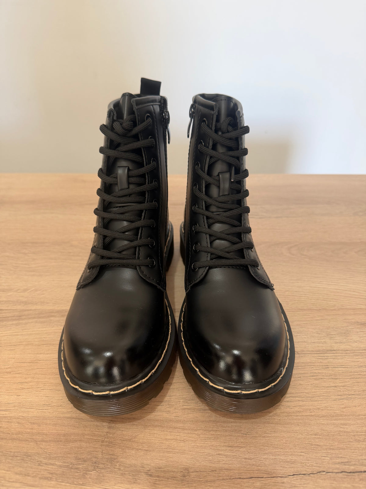 Botines Militares con cordones y suela track / Bota Negra