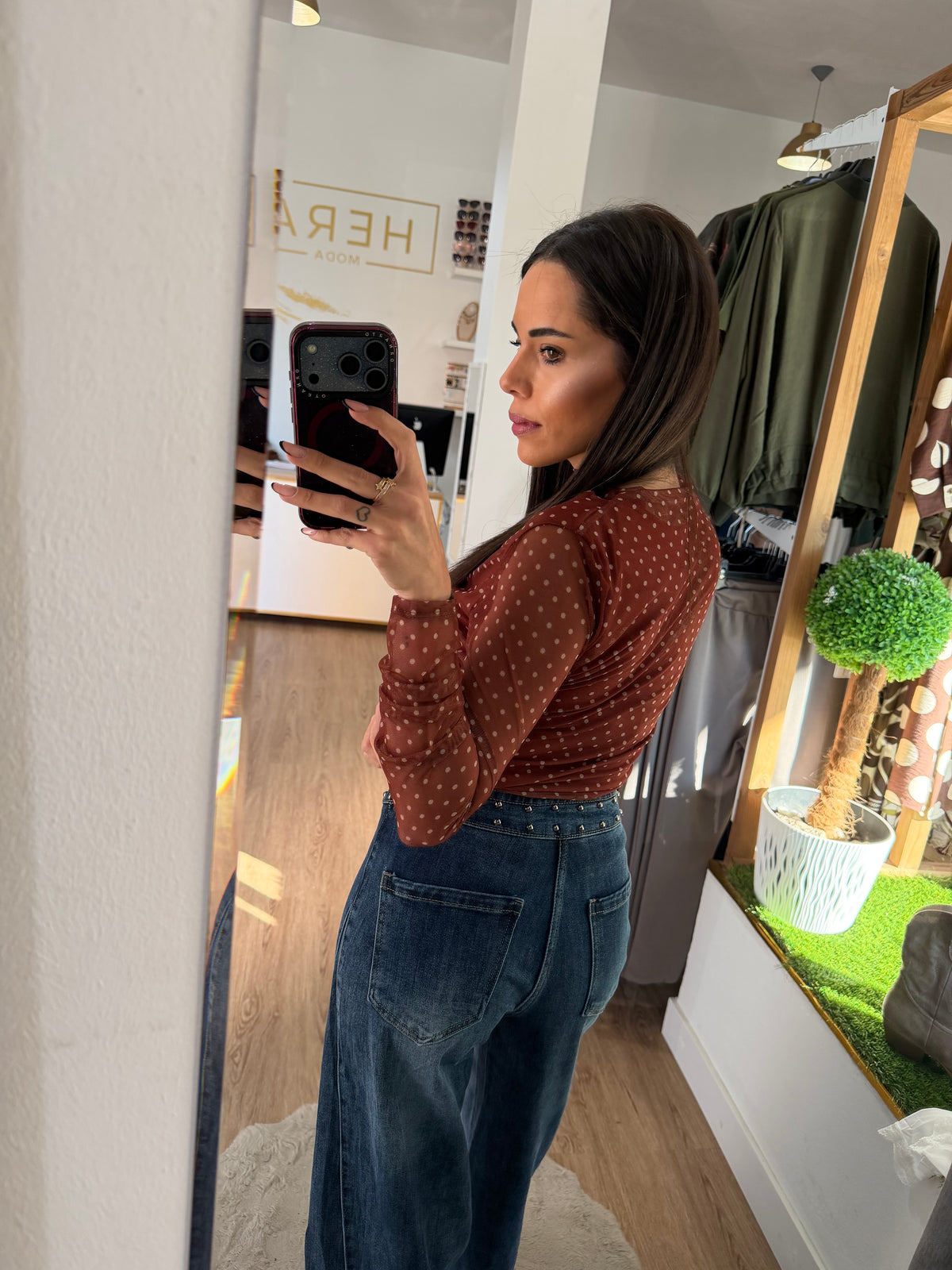 Pantalón Vaquero ancho con Tachuelas en la Cintura