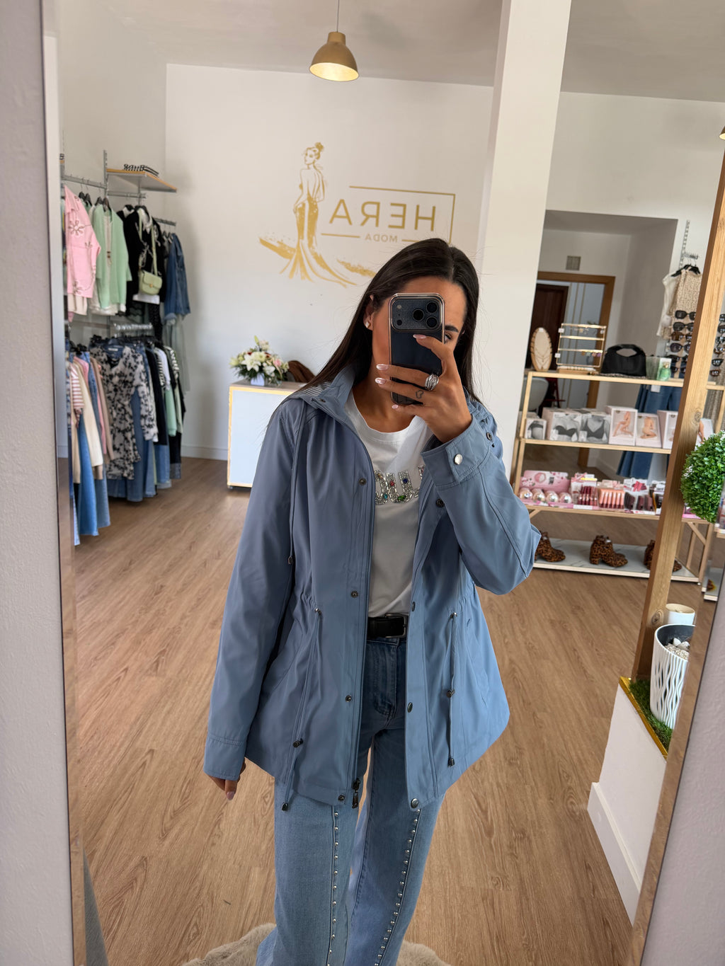 Parka Ligera con Capucha y Cintura Ajustable - Estilo Funcional