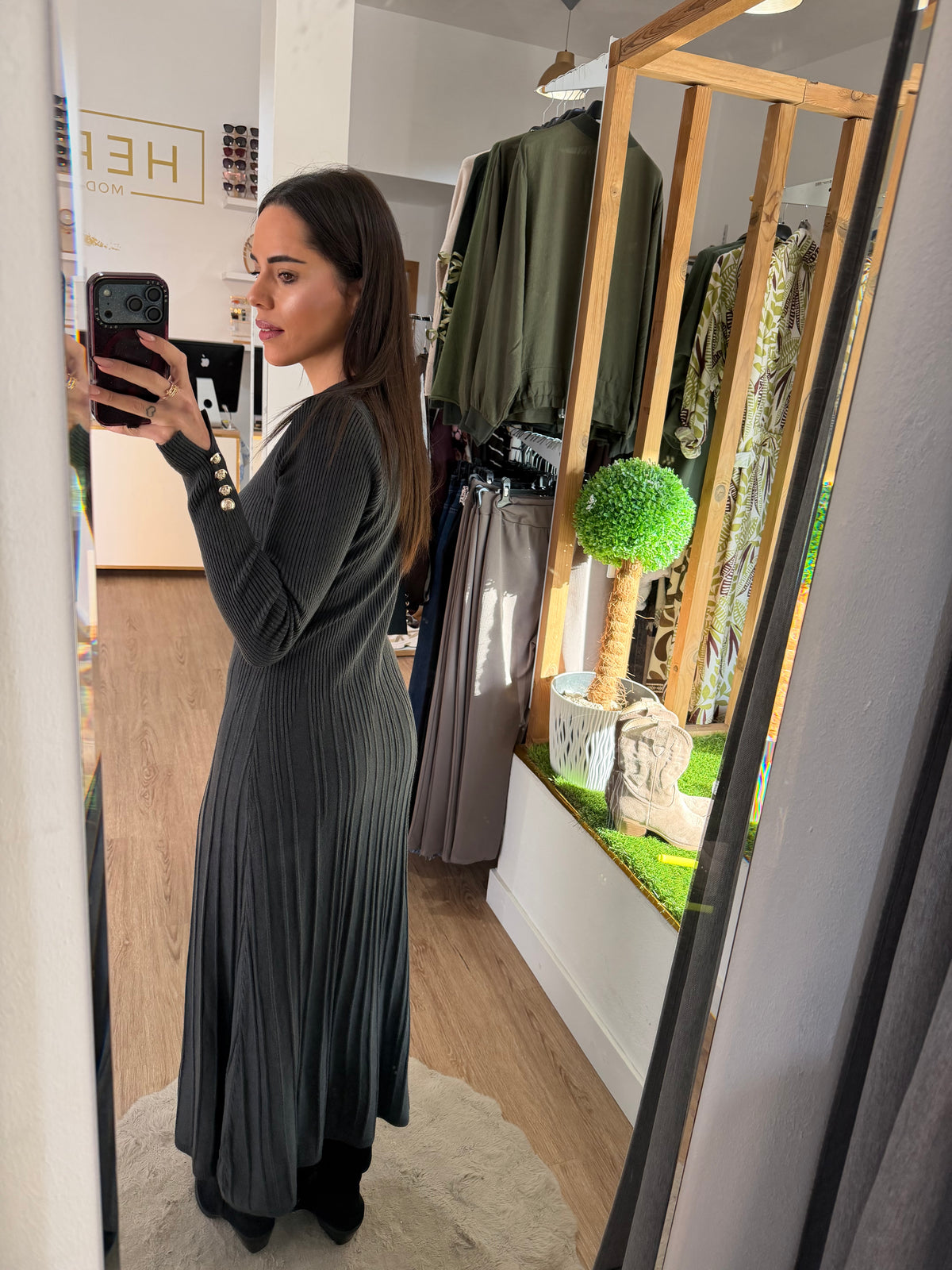 Vestido Midi de Punto Canalé con Botones en Puños