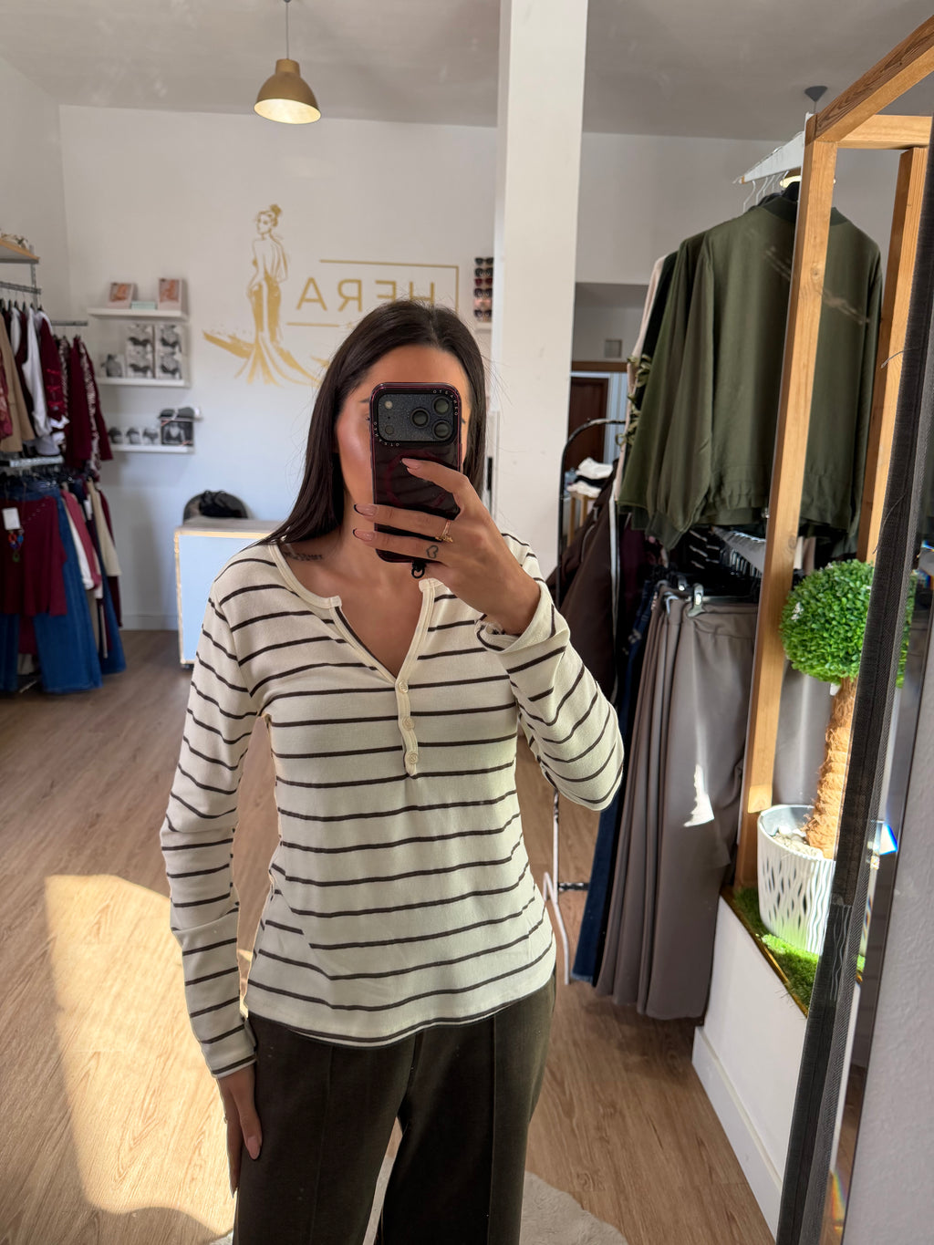 Camiseta de Punto Fino a Rayas con Escote en v y Botones