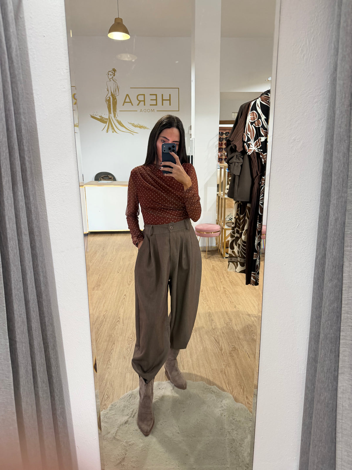 Pantalón Bombacho con Pinzas y Puño Elástico / Beige y Marino