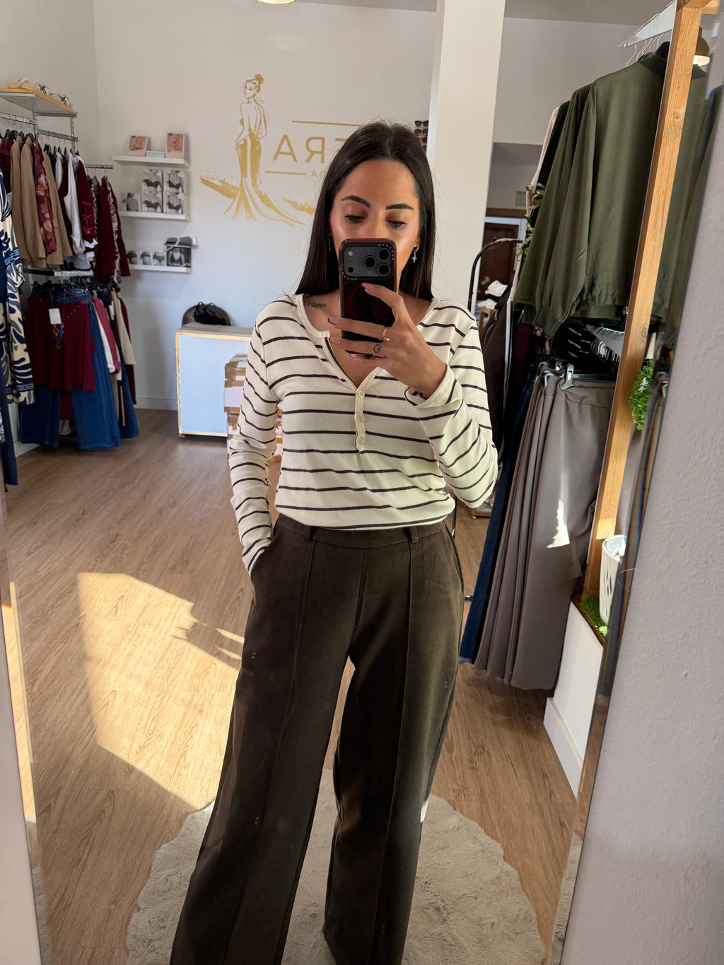 Pantalón Fluido de Pierna Ancha con Costura central y Cintura Elástica