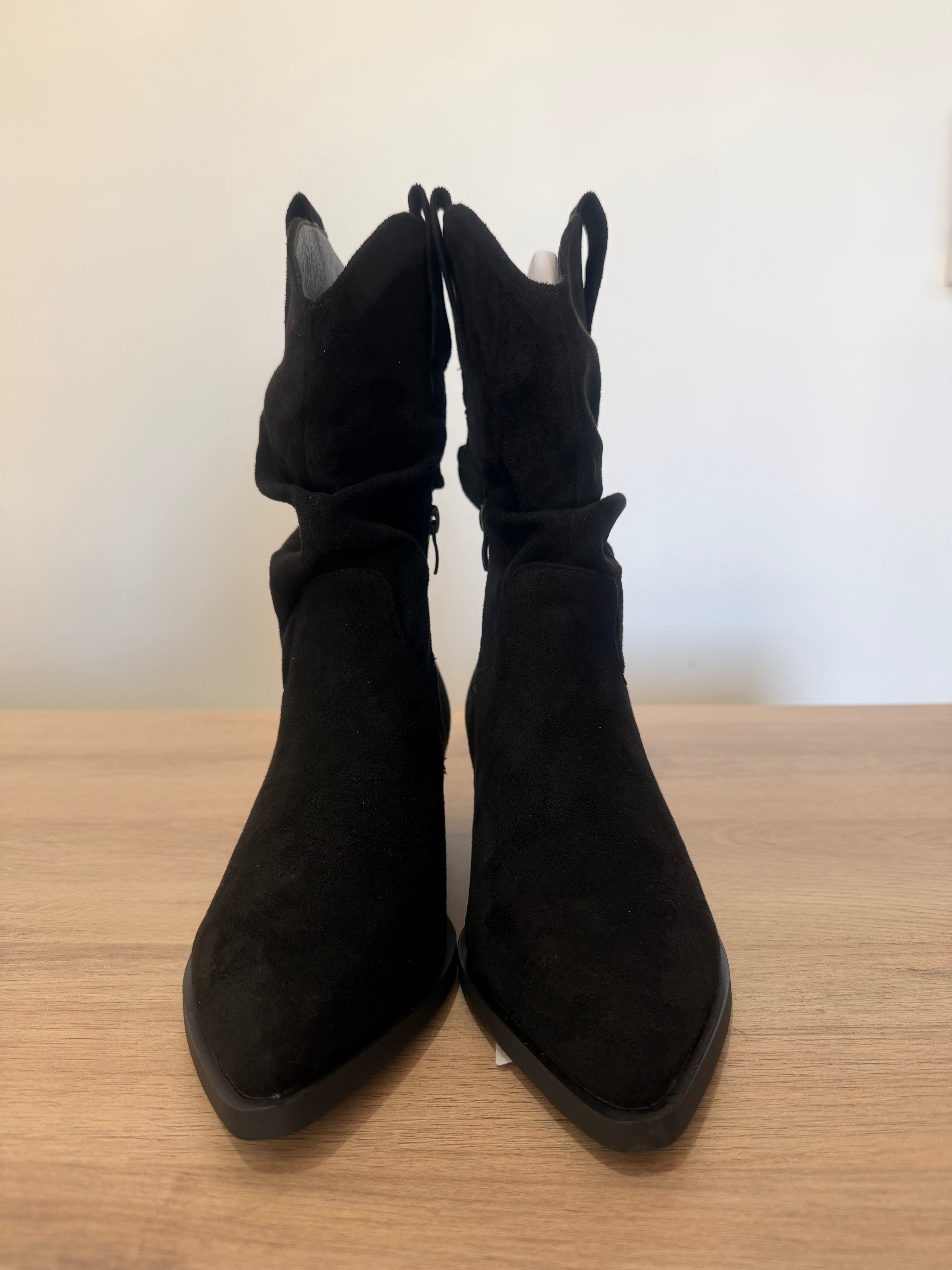 Bota Campera de Ante Negra Fruncida / Botín Boho-Chic con tacón Cómodo