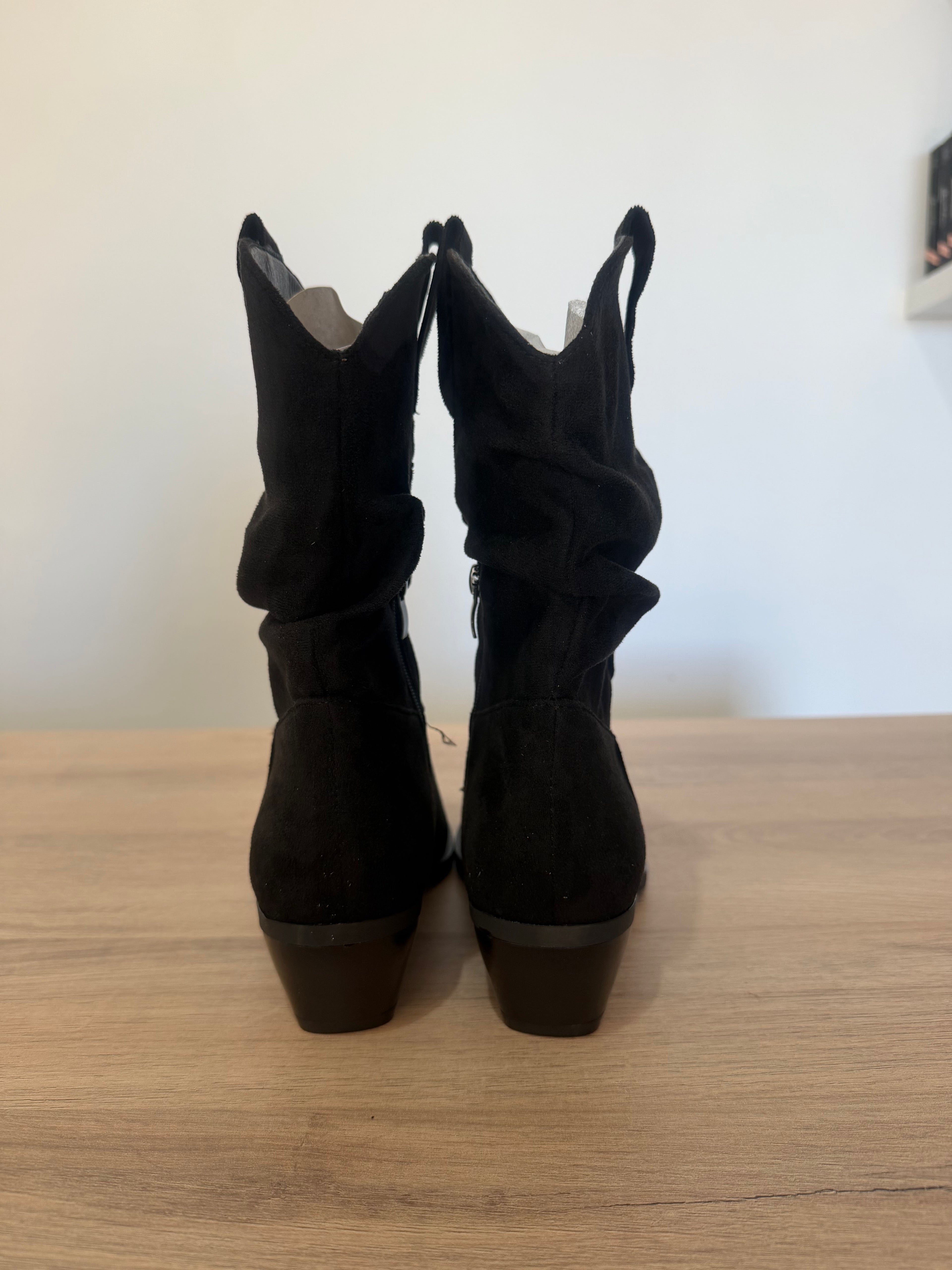 Bota Campera de Ante Negra Fruncida / Botín Boho-Chic con tacón Cómodo