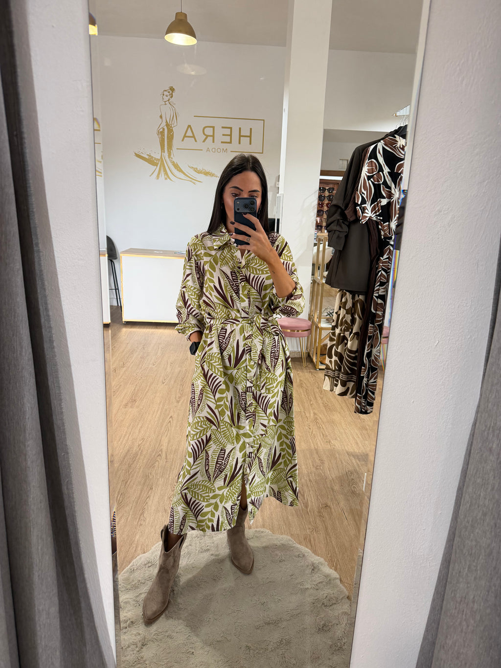 Vestido camisero largo estampado tropical / Vestido fluido con cinturón