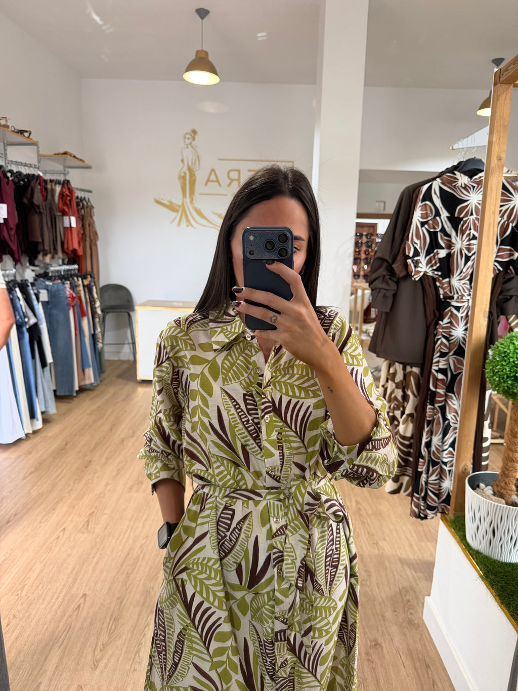 Vestido camisero largo estampado tropical / Vestido fluido con cinturón