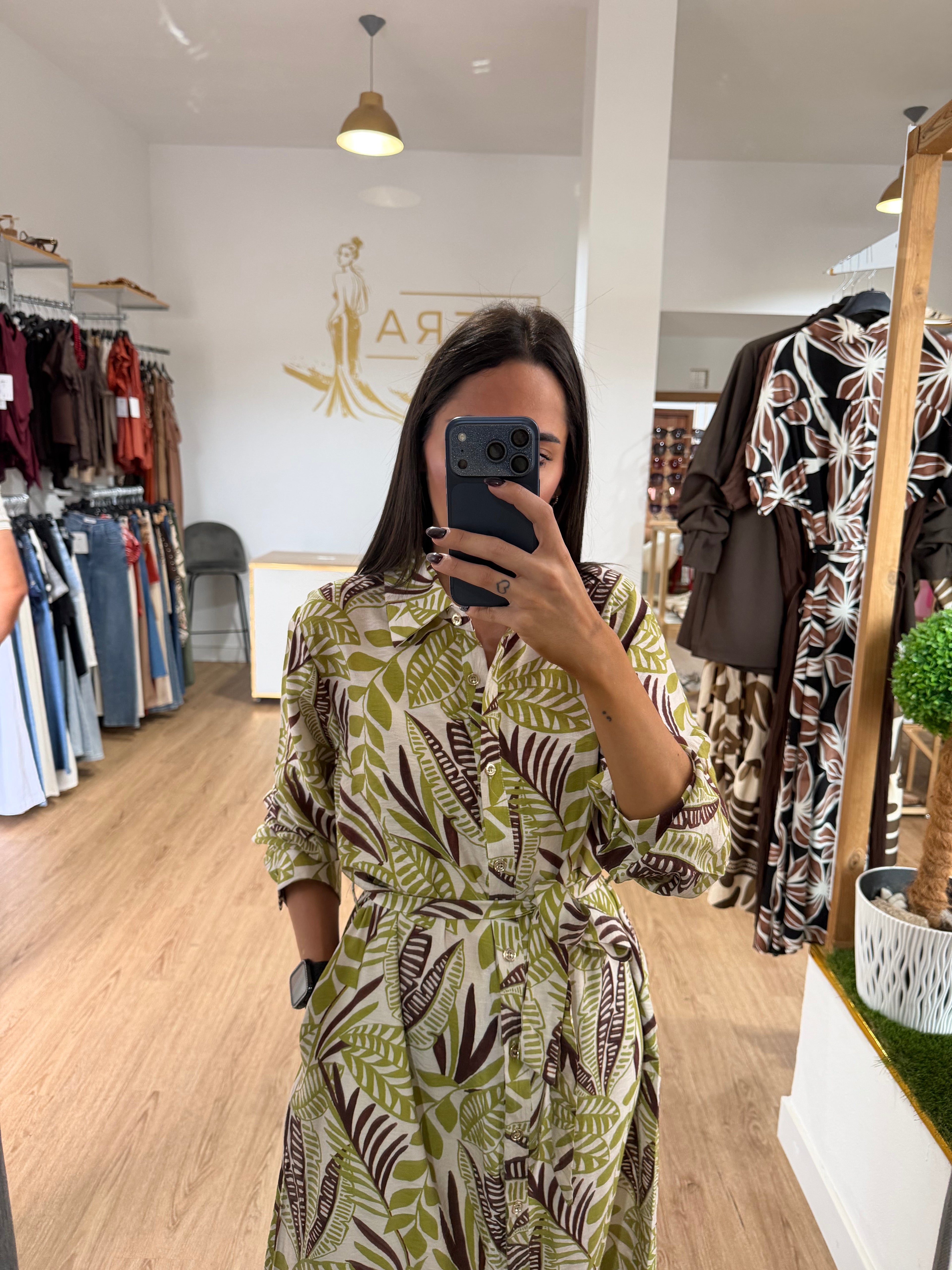 Vestido camisero largo estampado tropical / Vestido fluido con cinturón