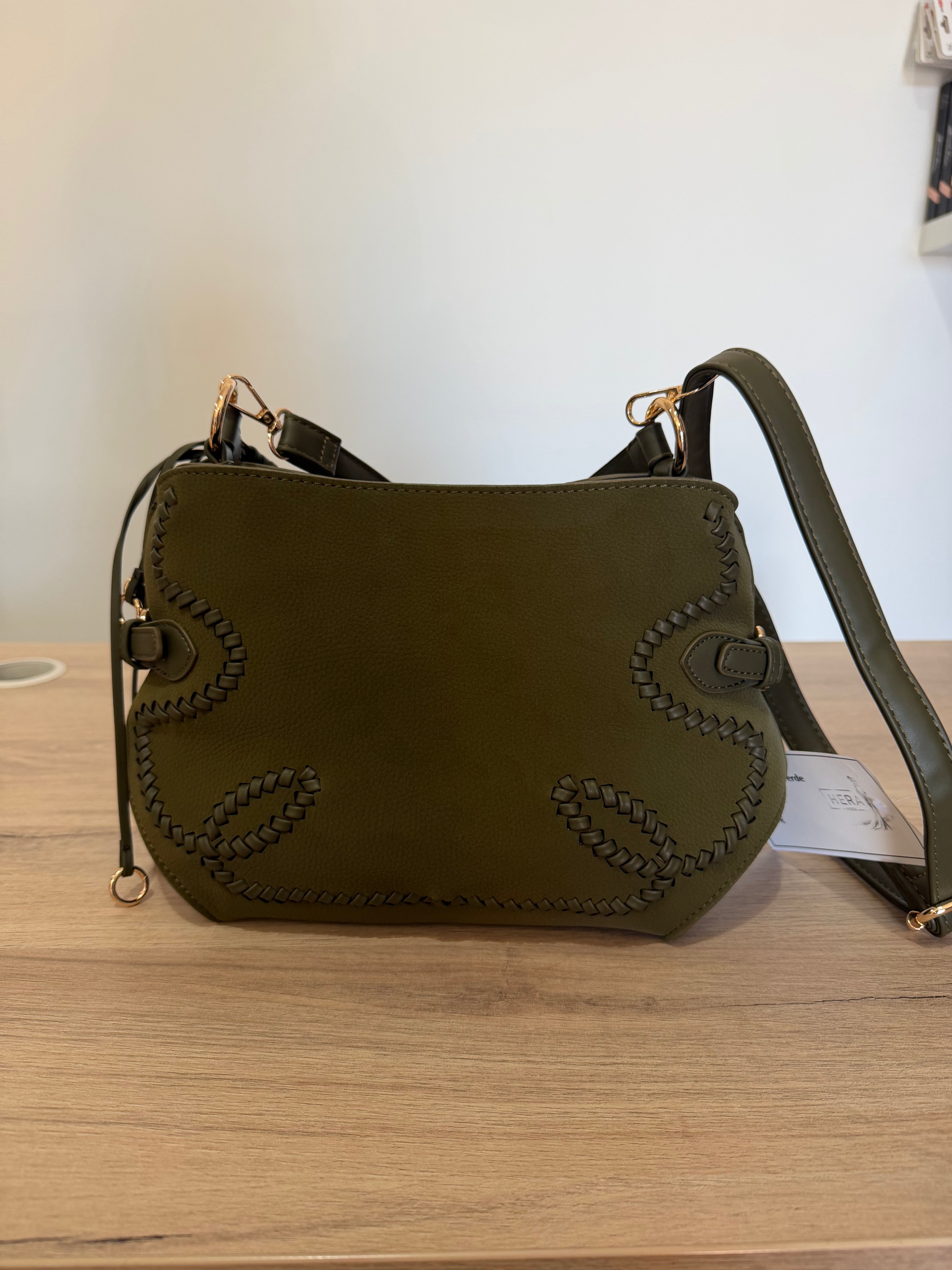 Bolso Bandolera Ante Trenzado Artesanal / Bolso verde Oliva con Herrajes Dorados