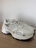 Deportiva Urban Silver- deportivas blancas mujer con detalles plateados.